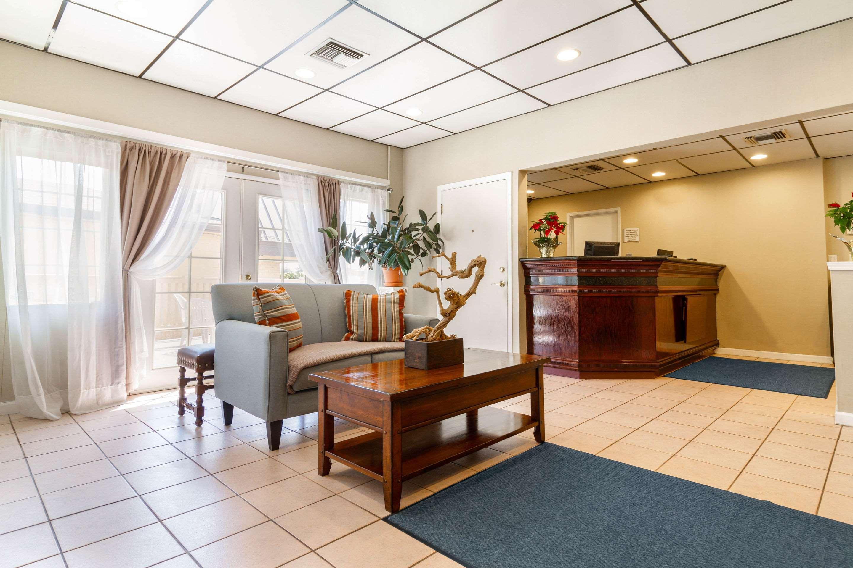 Vista Lobby Rodeway Inn Auburn - Foresthill