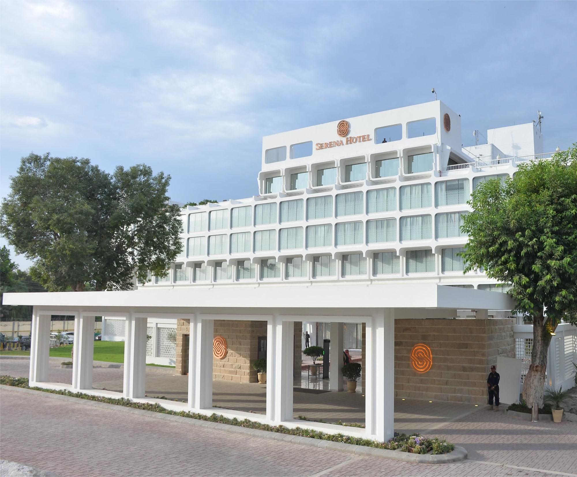 Varios Peshawar Serena Hotel