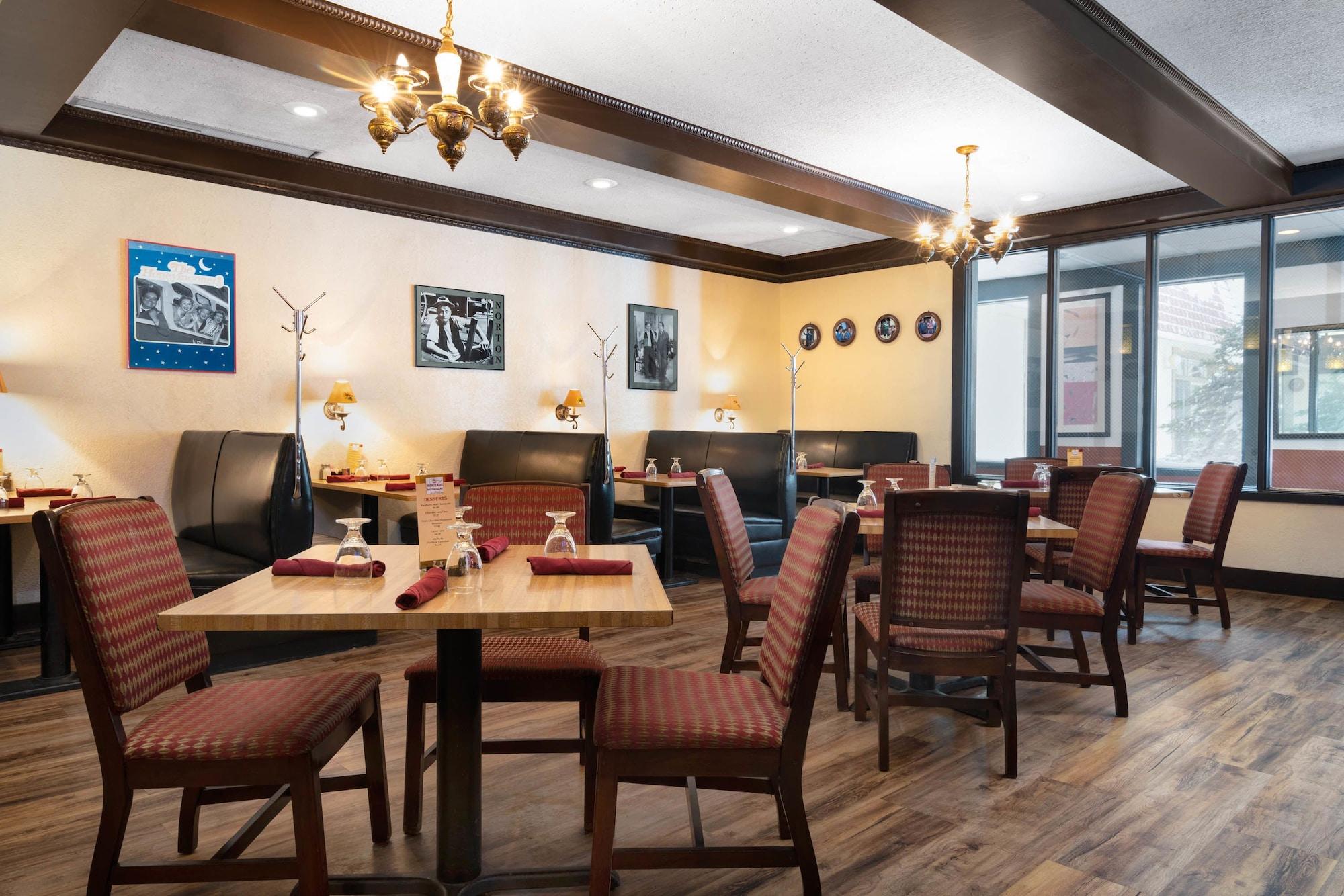Restaurant Ramada by Wyndham Albert Lea