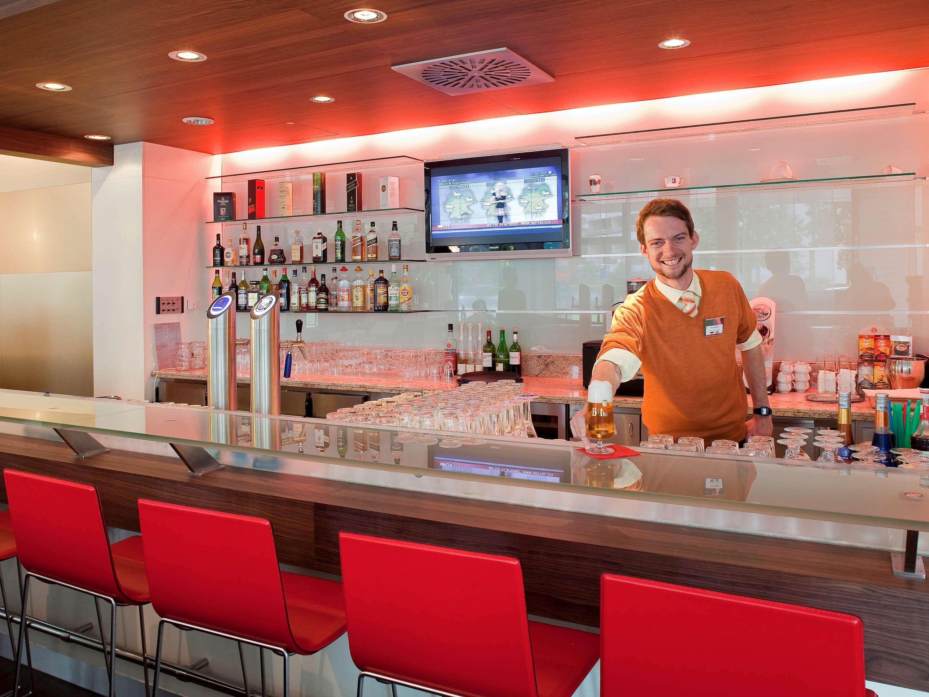 Bar/Salón ibis Muenchen City West