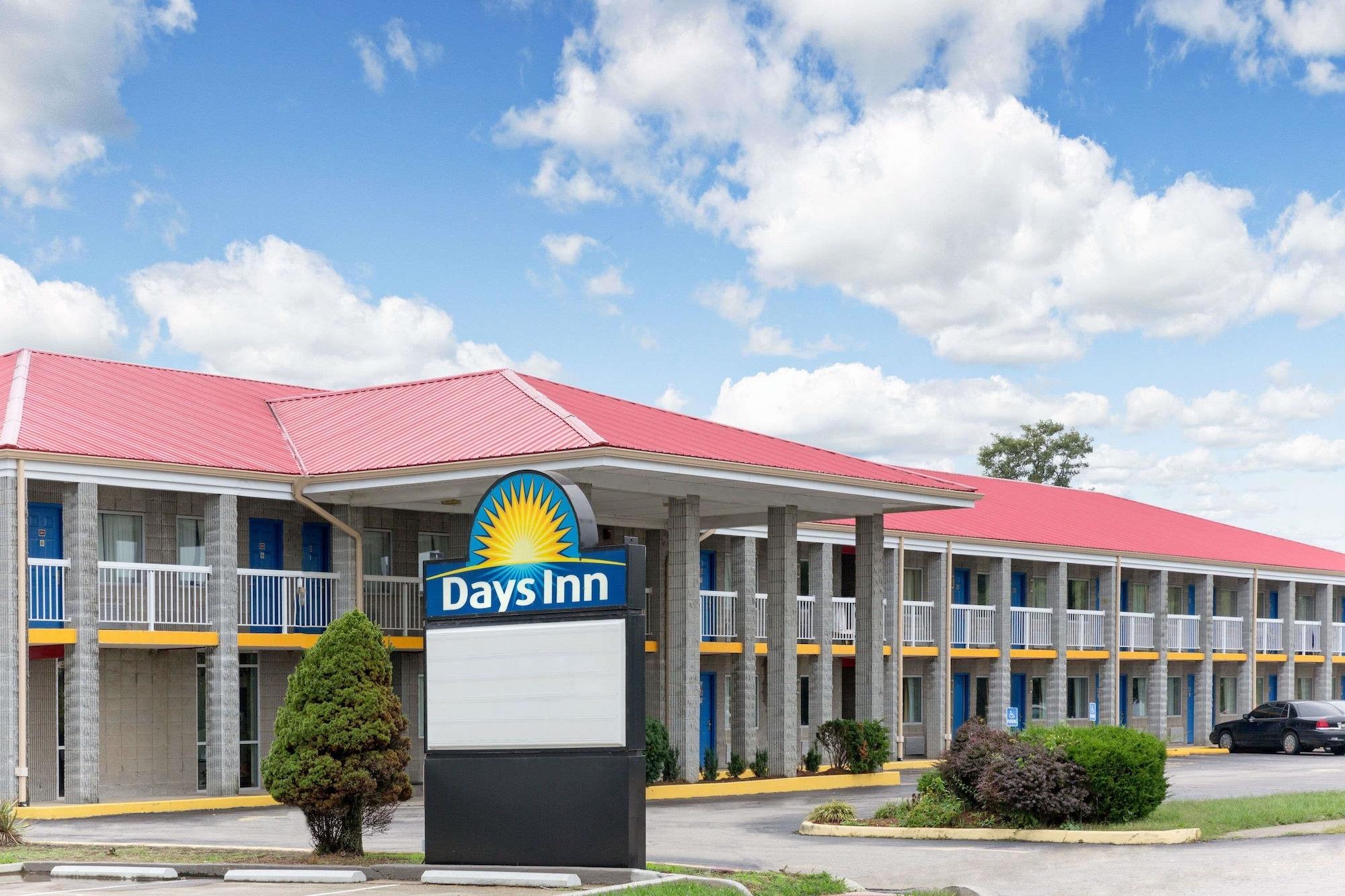 Vista Exterior Days Inn by Wyndham Richmond