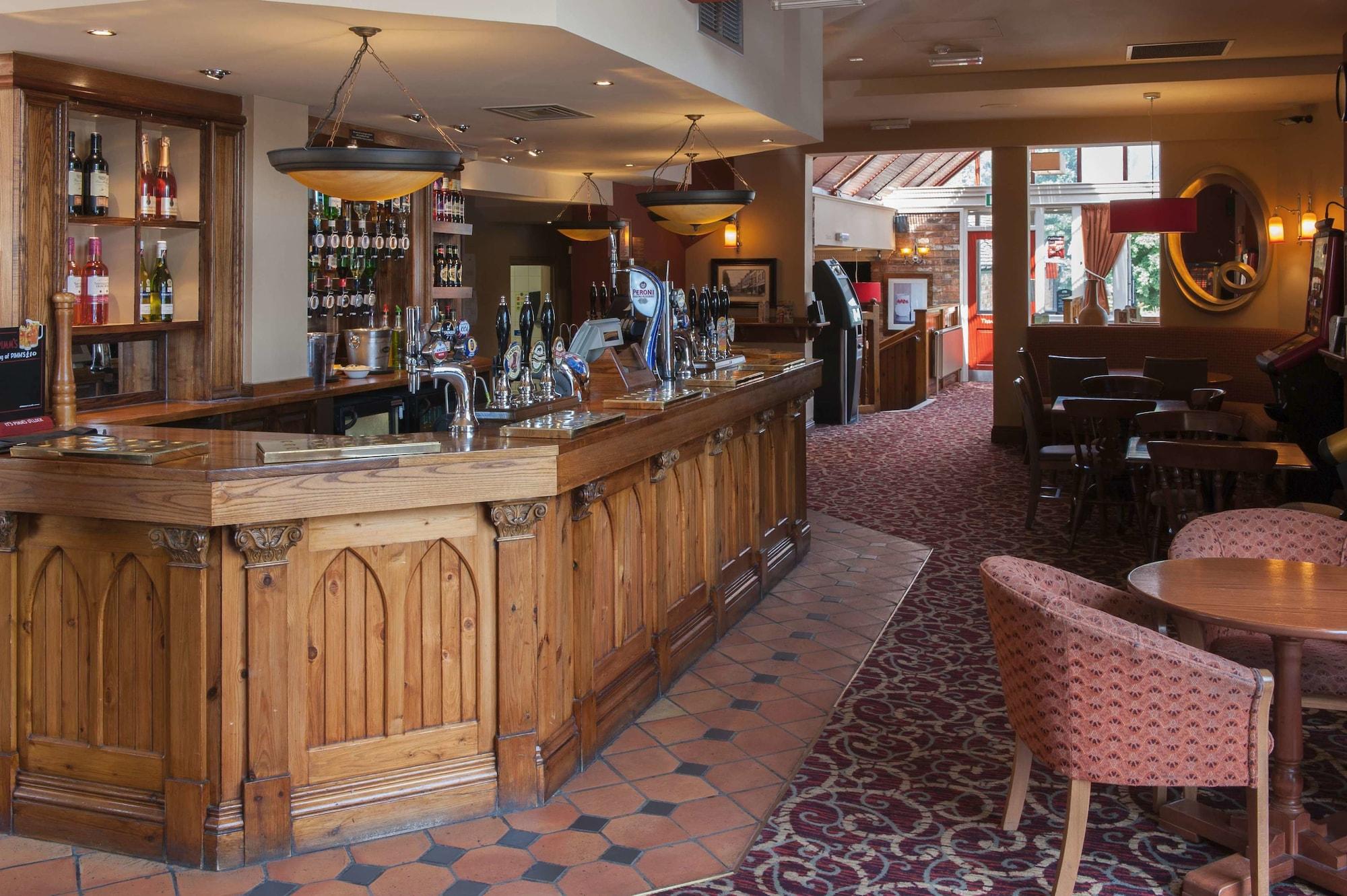 Bar/Salón Meadow Farm, Redditch by Marstons Inns