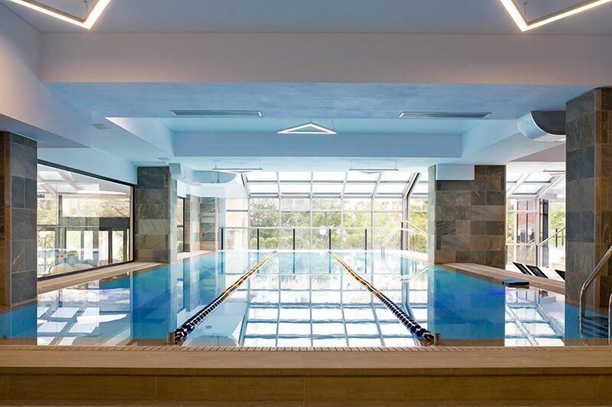 Vista Piscina Hampton By Hilton Iasi