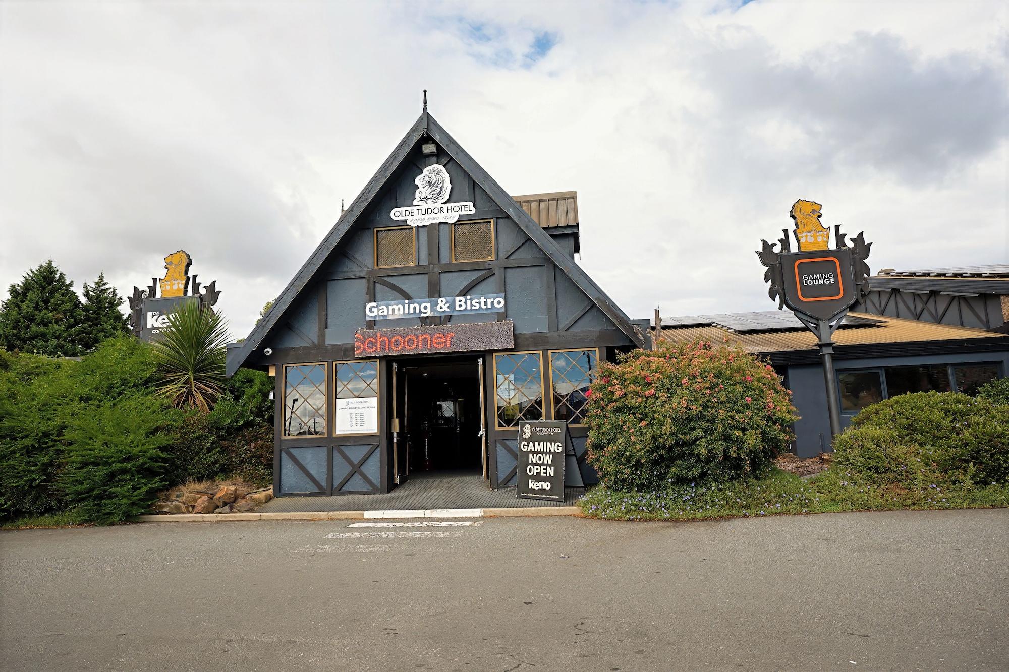 Vista Exterior Olde Tudor Hotel