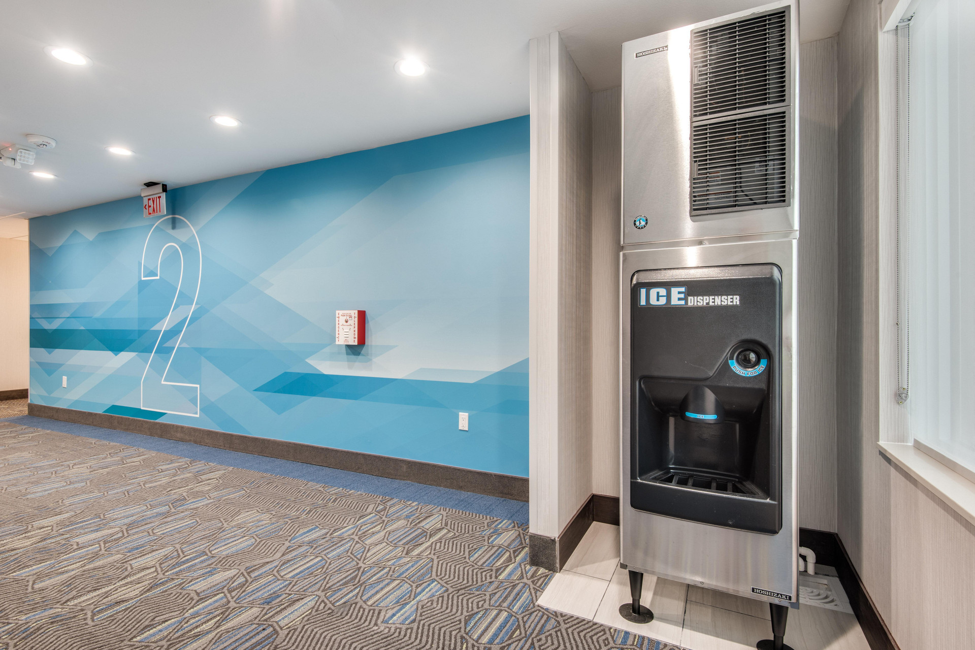 Vista Lobby Holiday Inn Express & Suites Dallas North - Addison by IHG