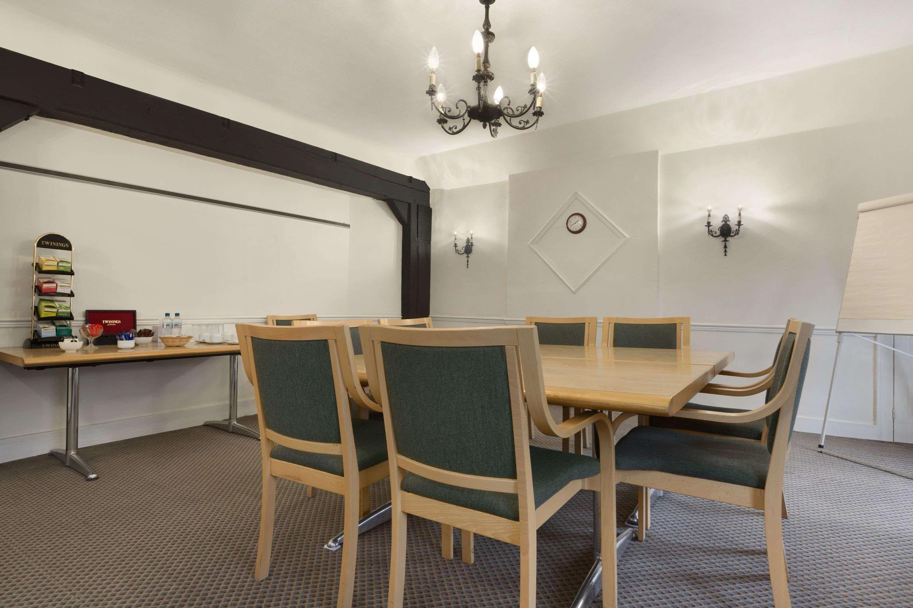 Sala de Reuniones Ramada by Wyndham Crawley Gatwick