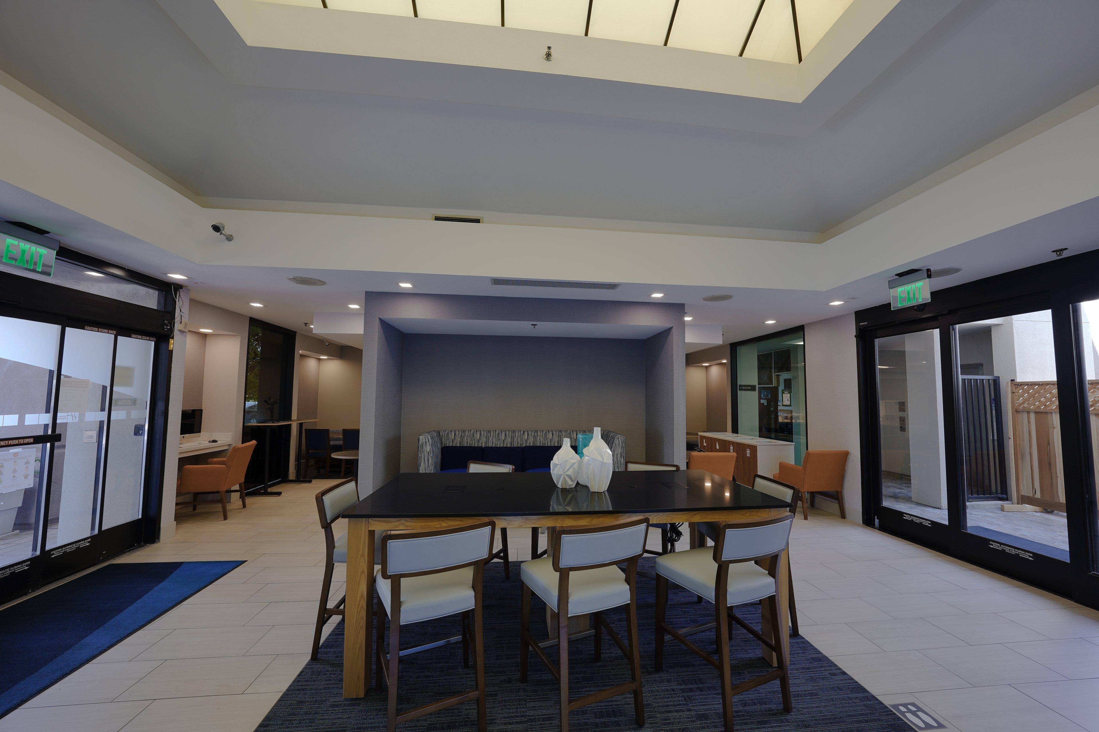 Vista Lobby Holiday Inn Express & Suites Santa Clara-Silicon Valley by IHG