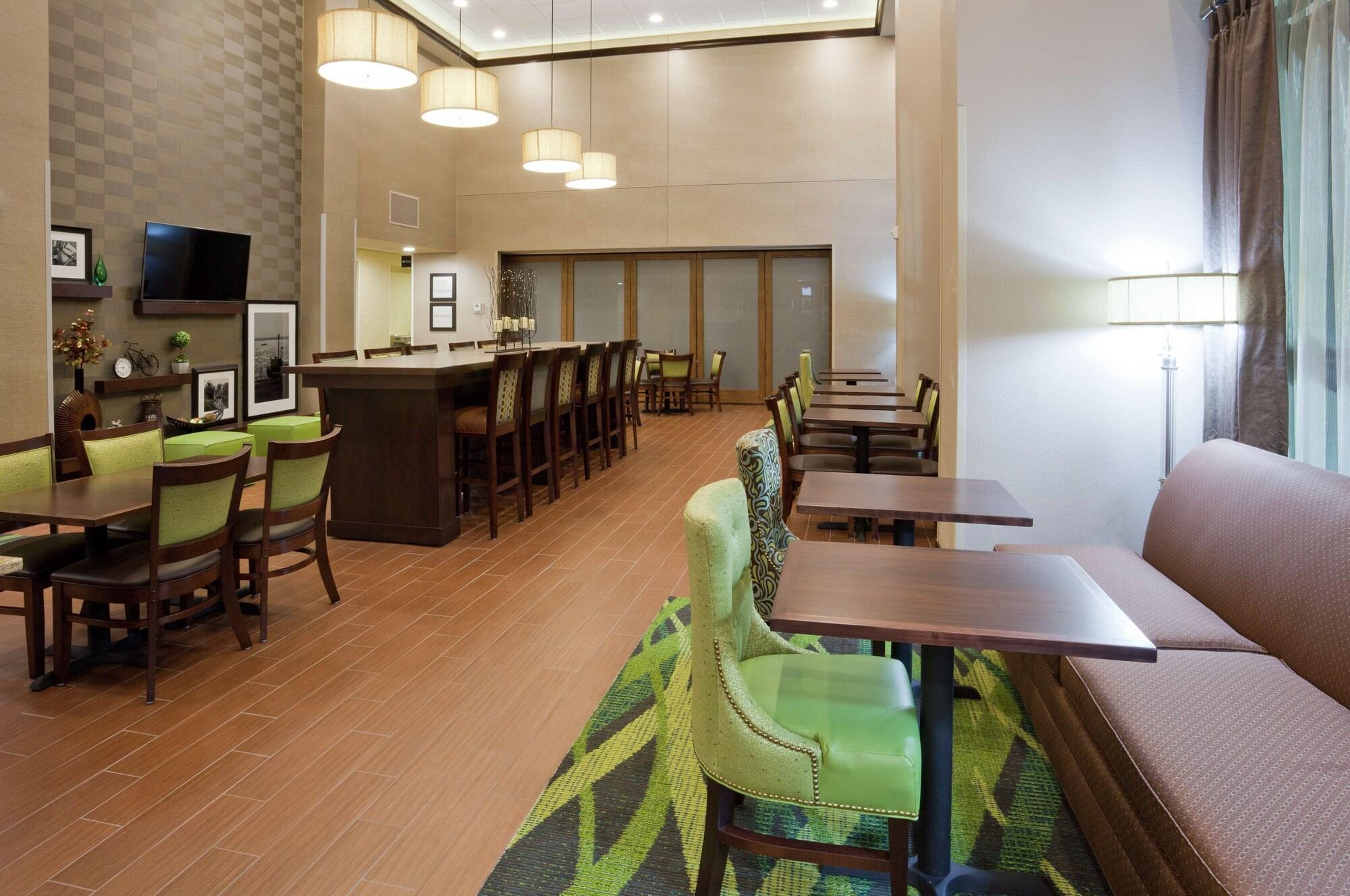 Vista Lobby Hampton Inn & Suites Minneapolis West/ Minnetonka