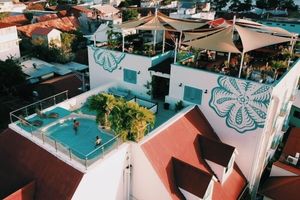 Alojamiento - Isla de Flores Hotel