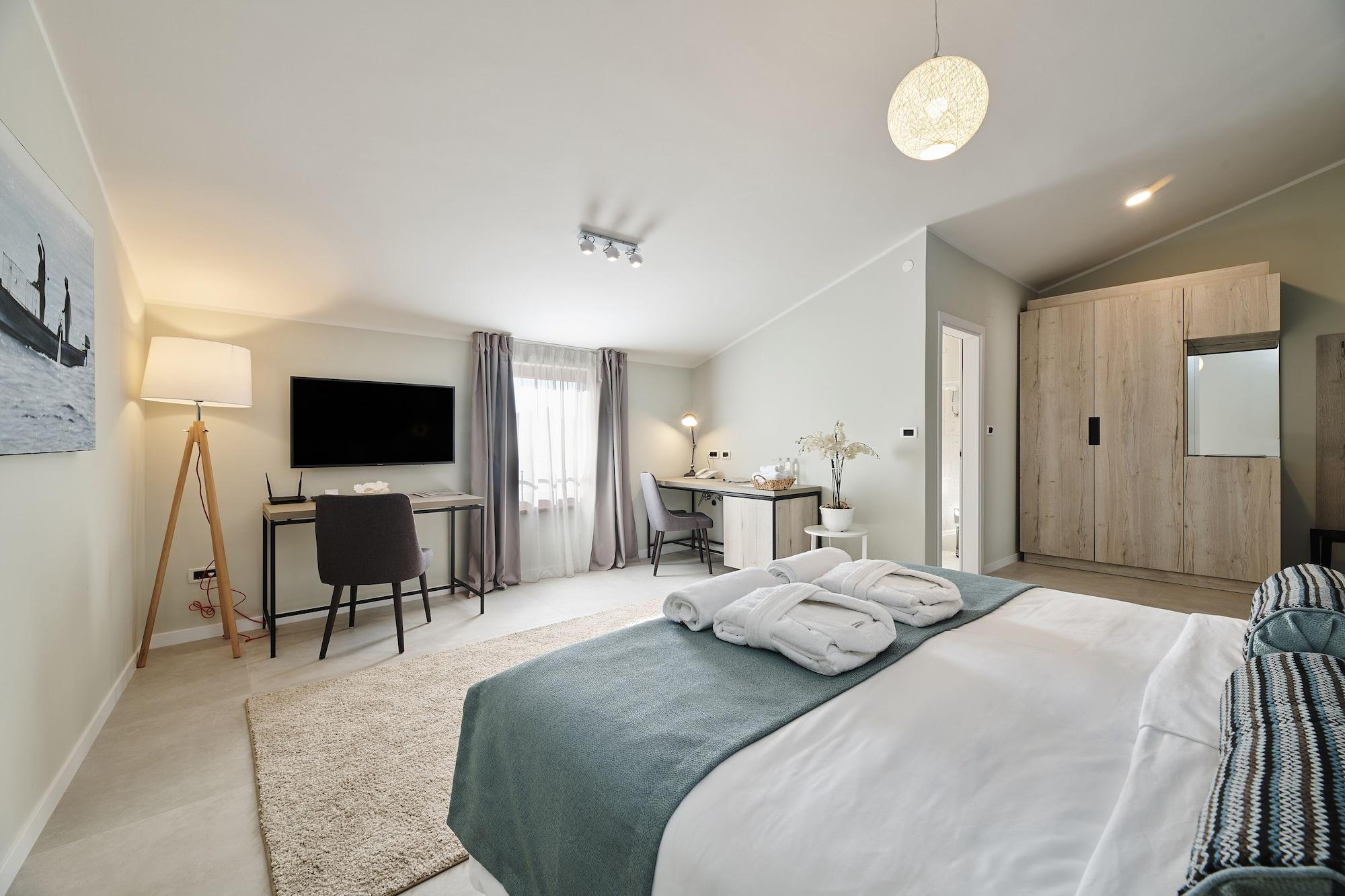 Varios Al Porto Suites