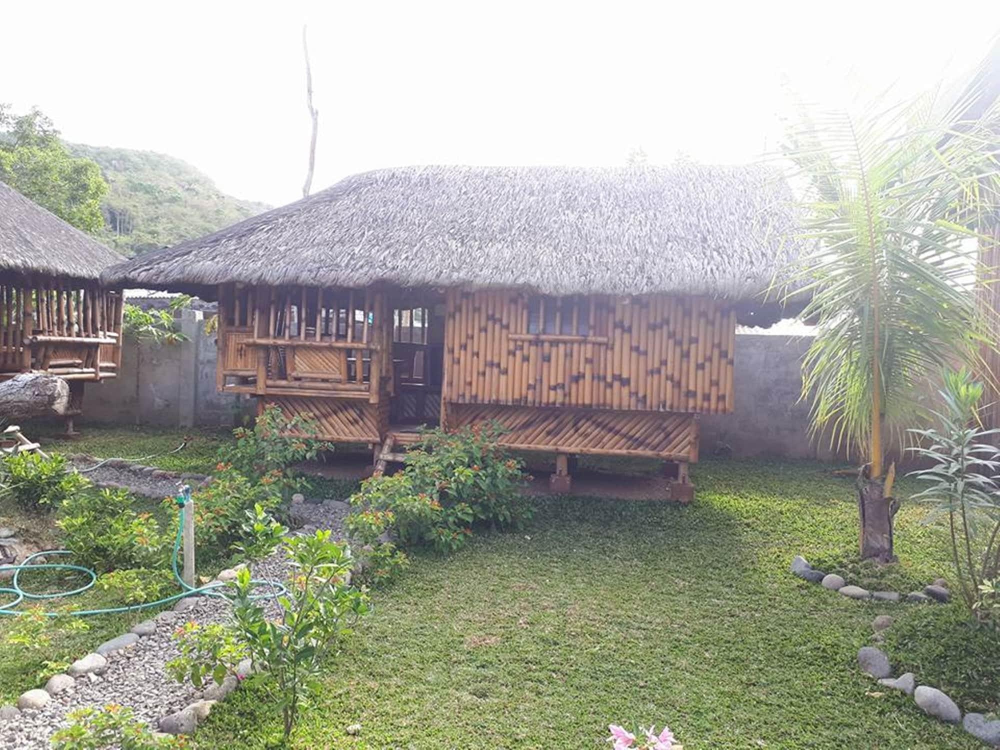 Vista Exterior Calayo Beach Resort