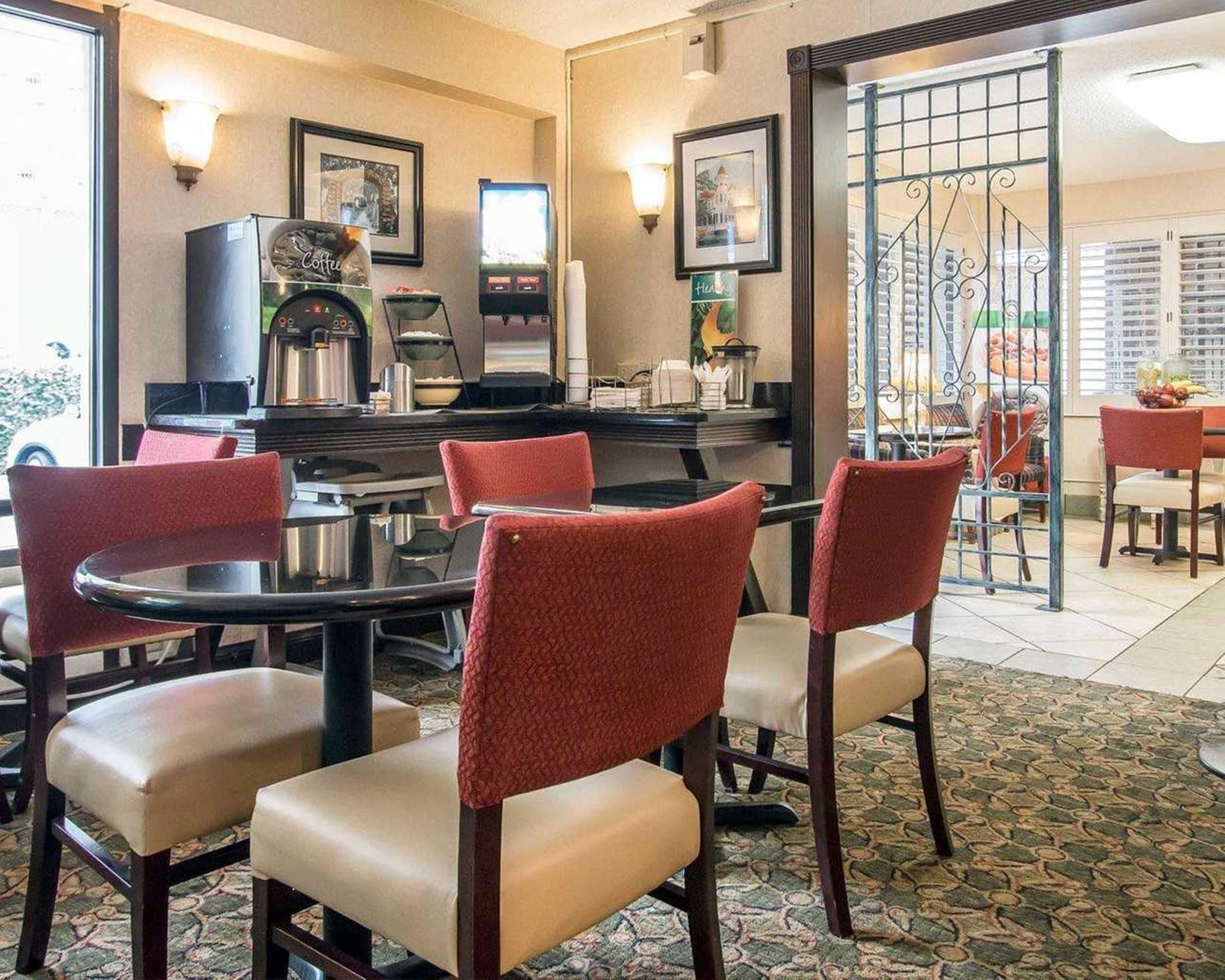 Varios Quality Inn Savannah Historic District