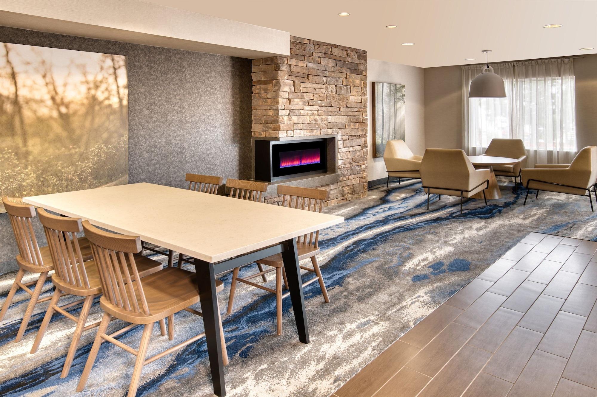 Vista Lobby Fairfield Inn and Suites by Marriott Toronto Brampton