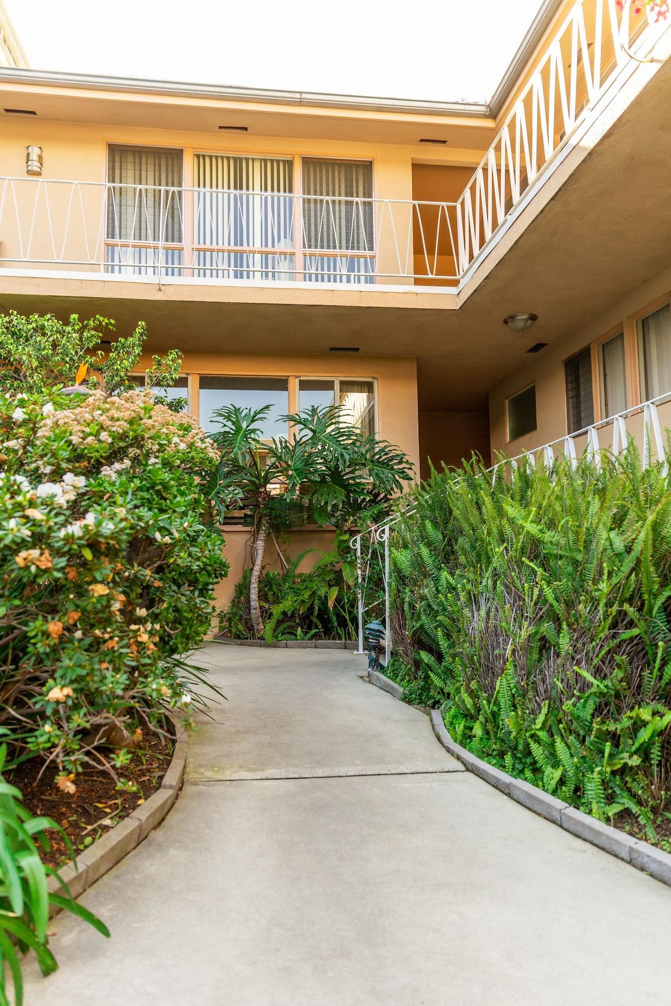 Vista Exterior Cal Mar Hotel Suites