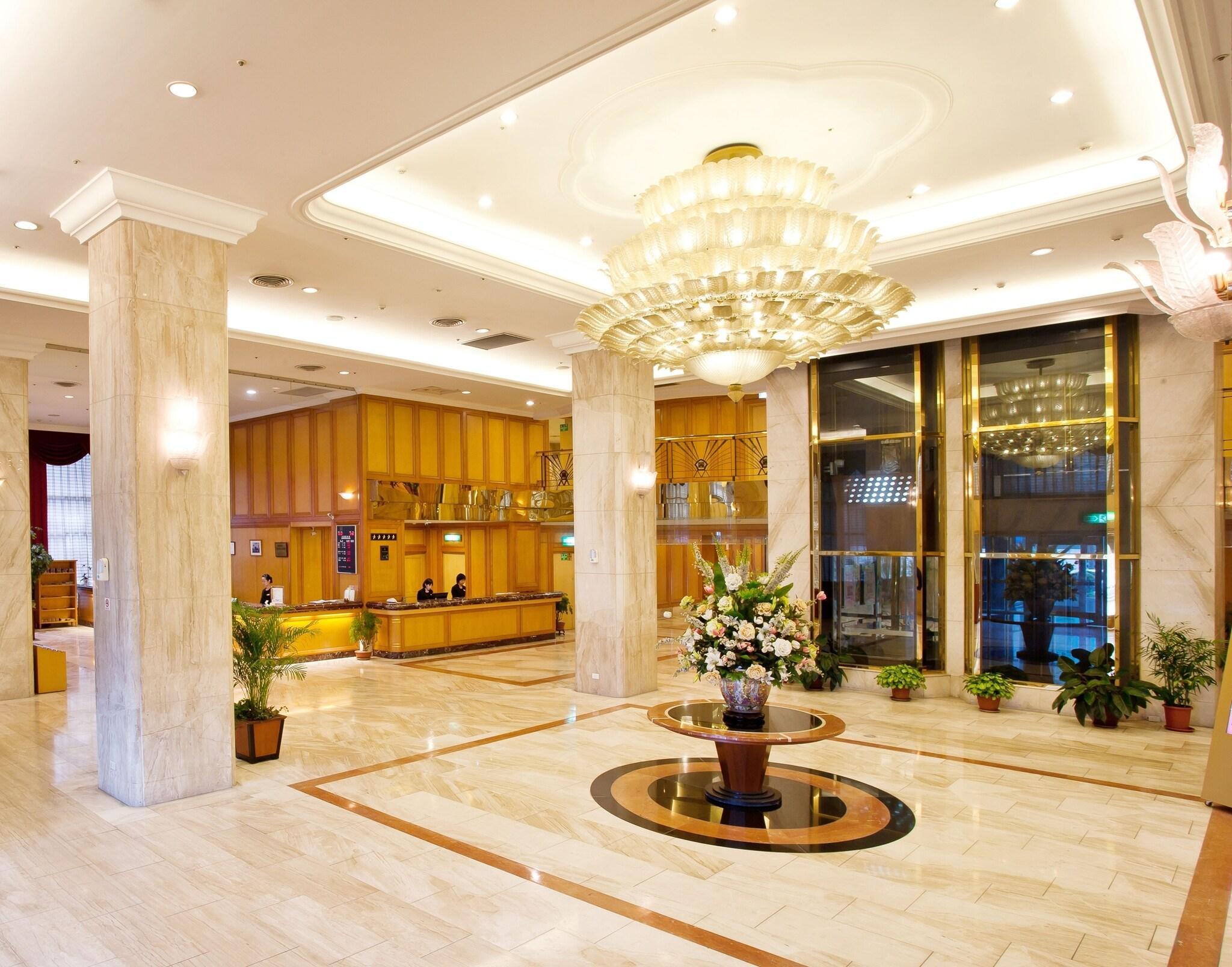 Vista Lobby Chuto Plaza Hotel