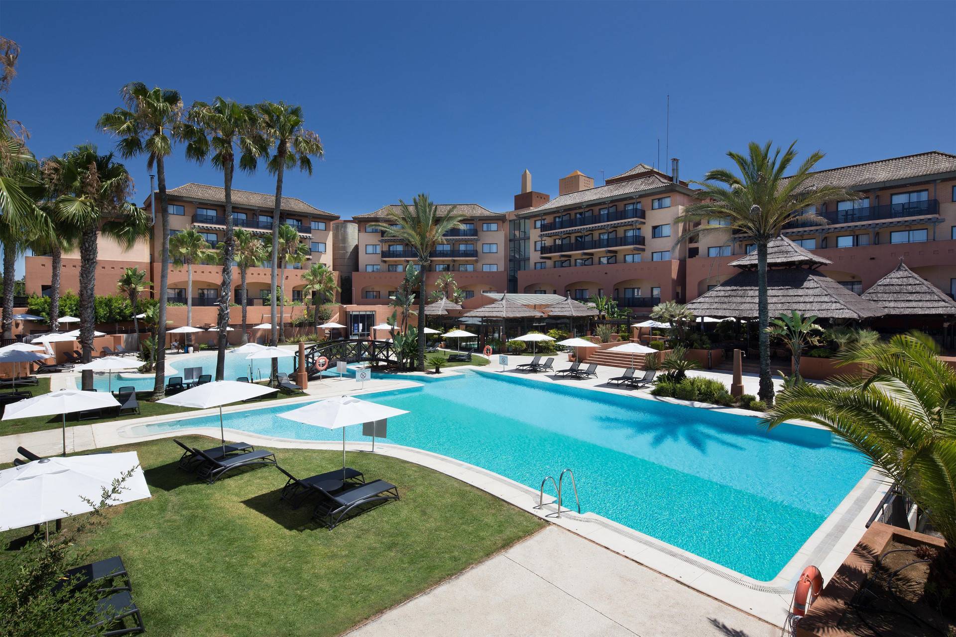 Vista Piscina DoubleTree by Hilton Islantilla Beach Golf Resort