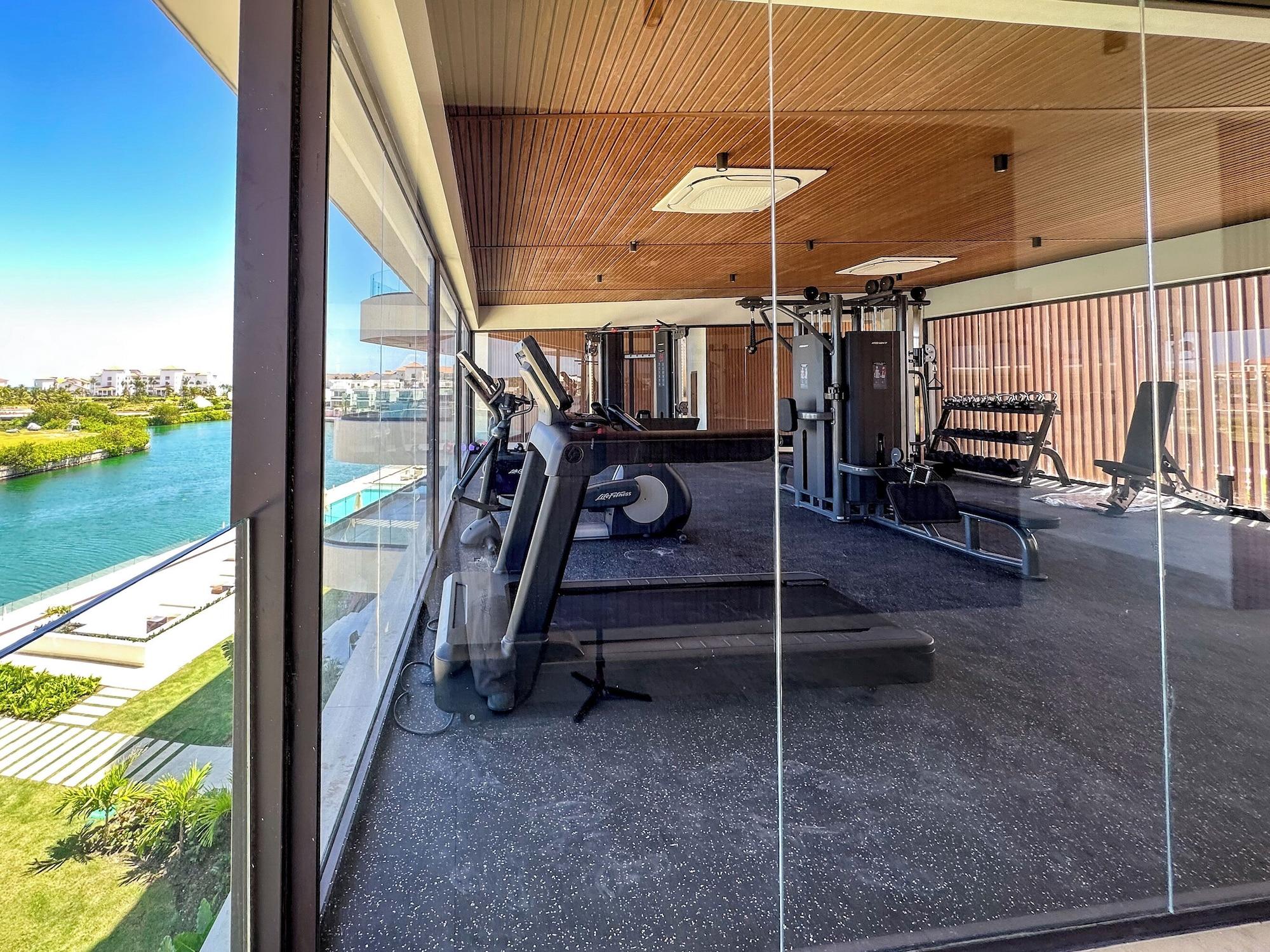 Gimnasio Marina Garden Cap Cana by Beach Homes PC