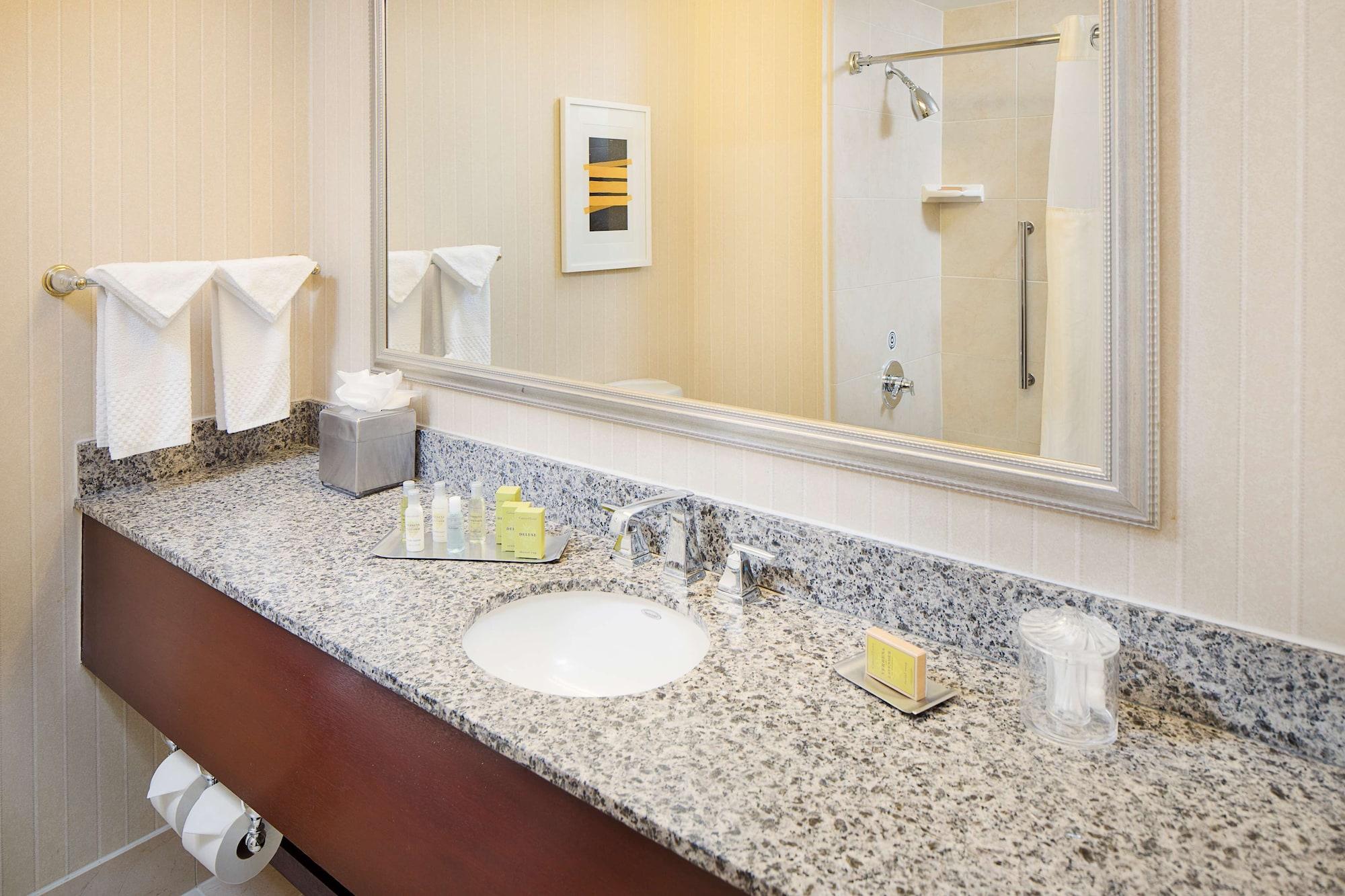 Equipamiento de Habitación DoubleTree by Hilton Los Angeles - Commerce