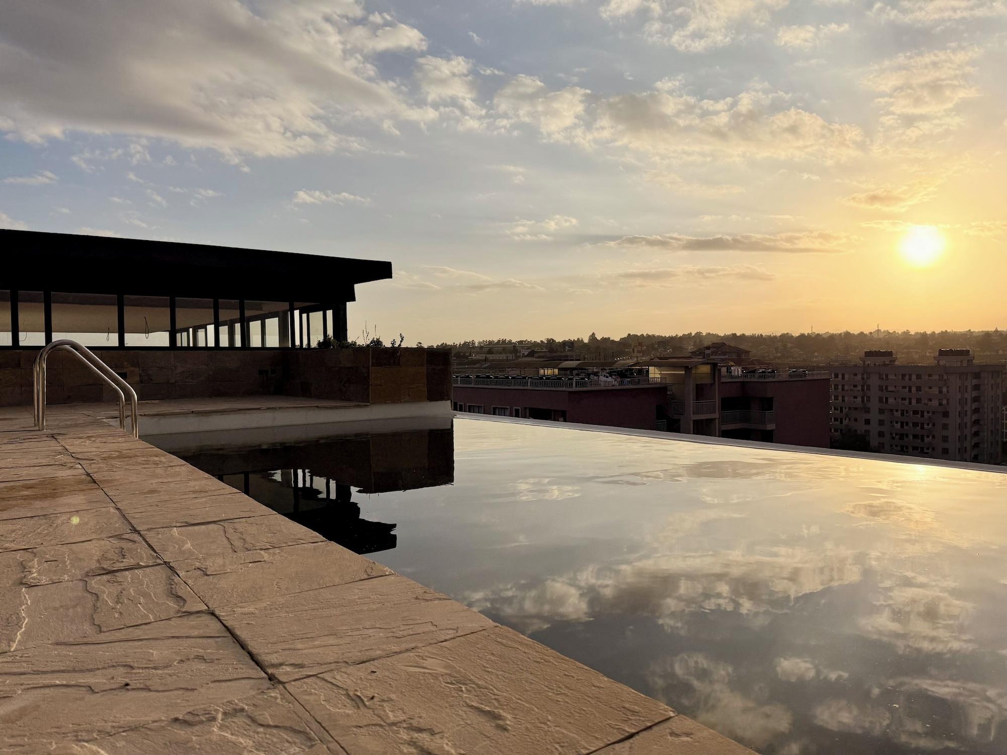 Vista Piscina Kozi Wilson Airport