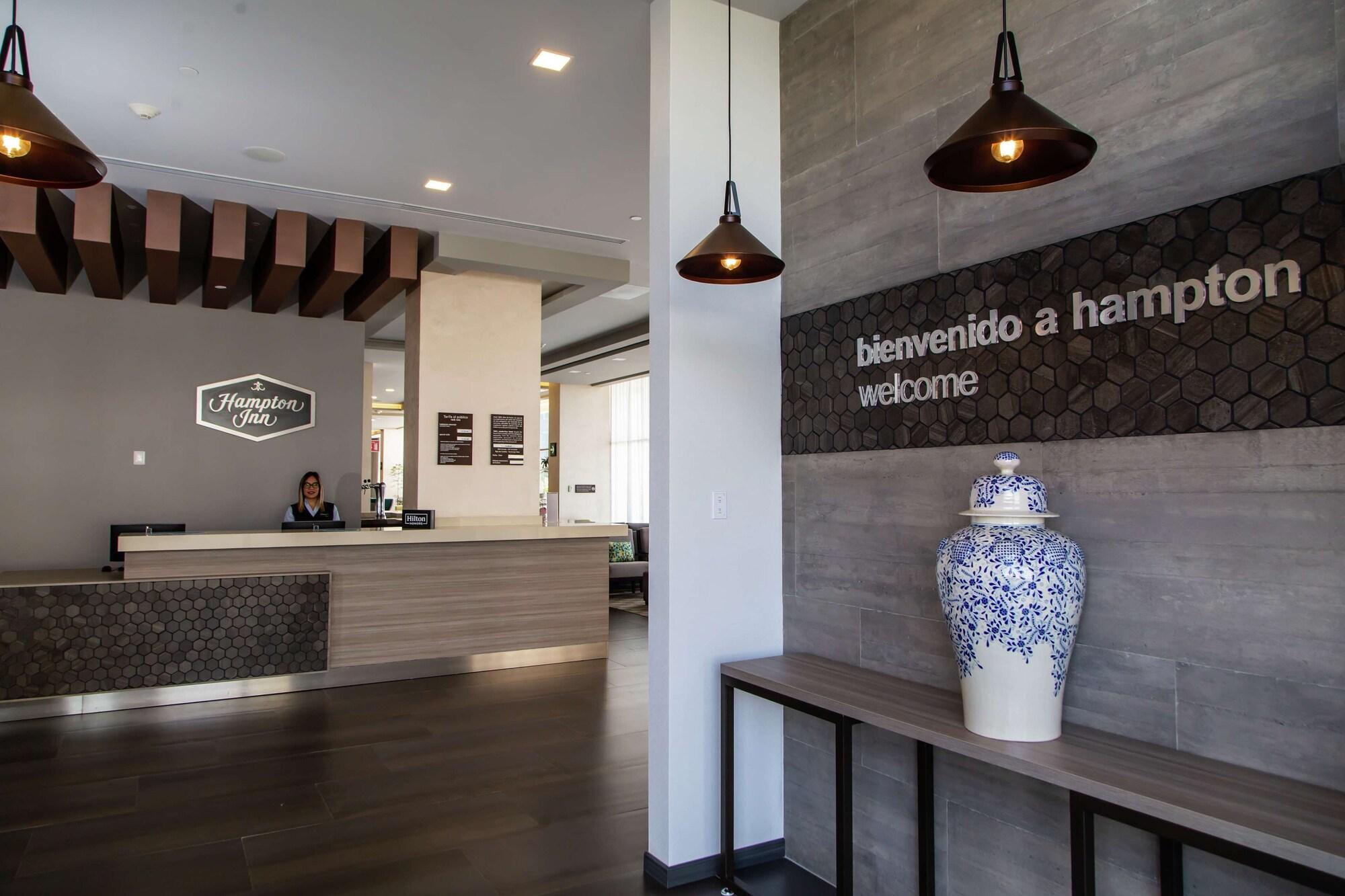 Vista Lobby Hampton Inn & Suites by Hilton Puebla