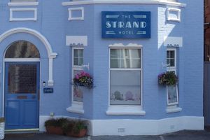 Alojamiento - The Strand Hotel