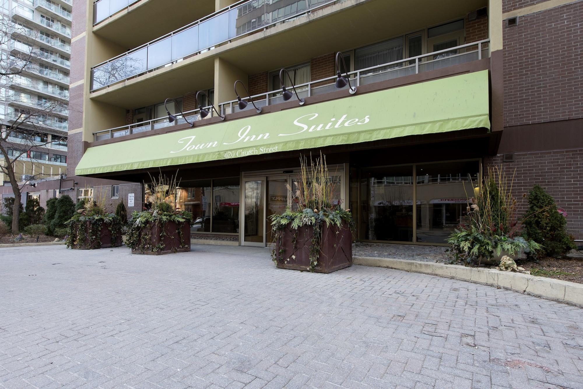 Vista Exterior Town Inn Suites Hotel