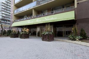 Alojamiento - Town Inn Suites Hotel
