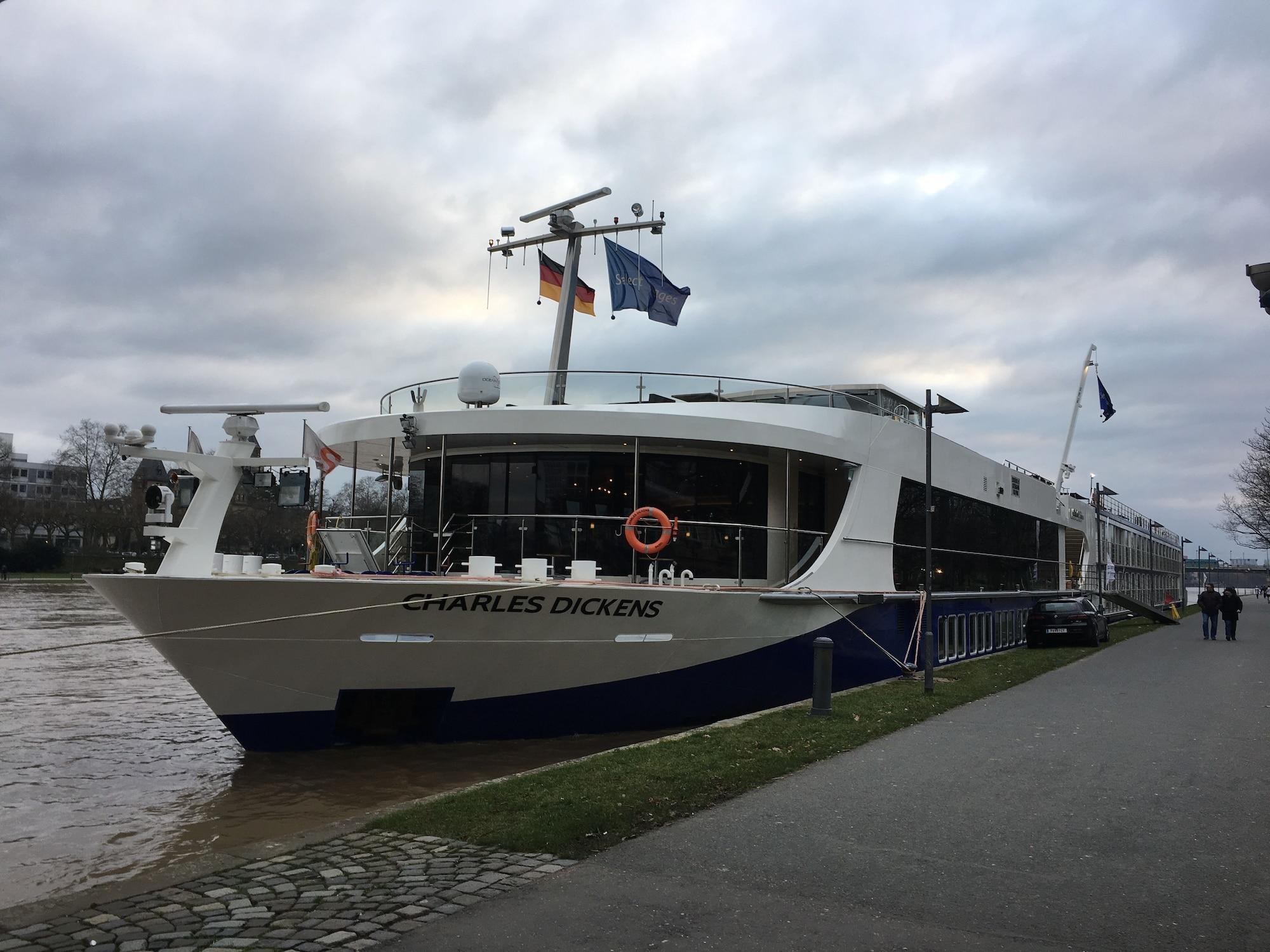 Vista Exterior Select MS Charles Dickens - Neuss