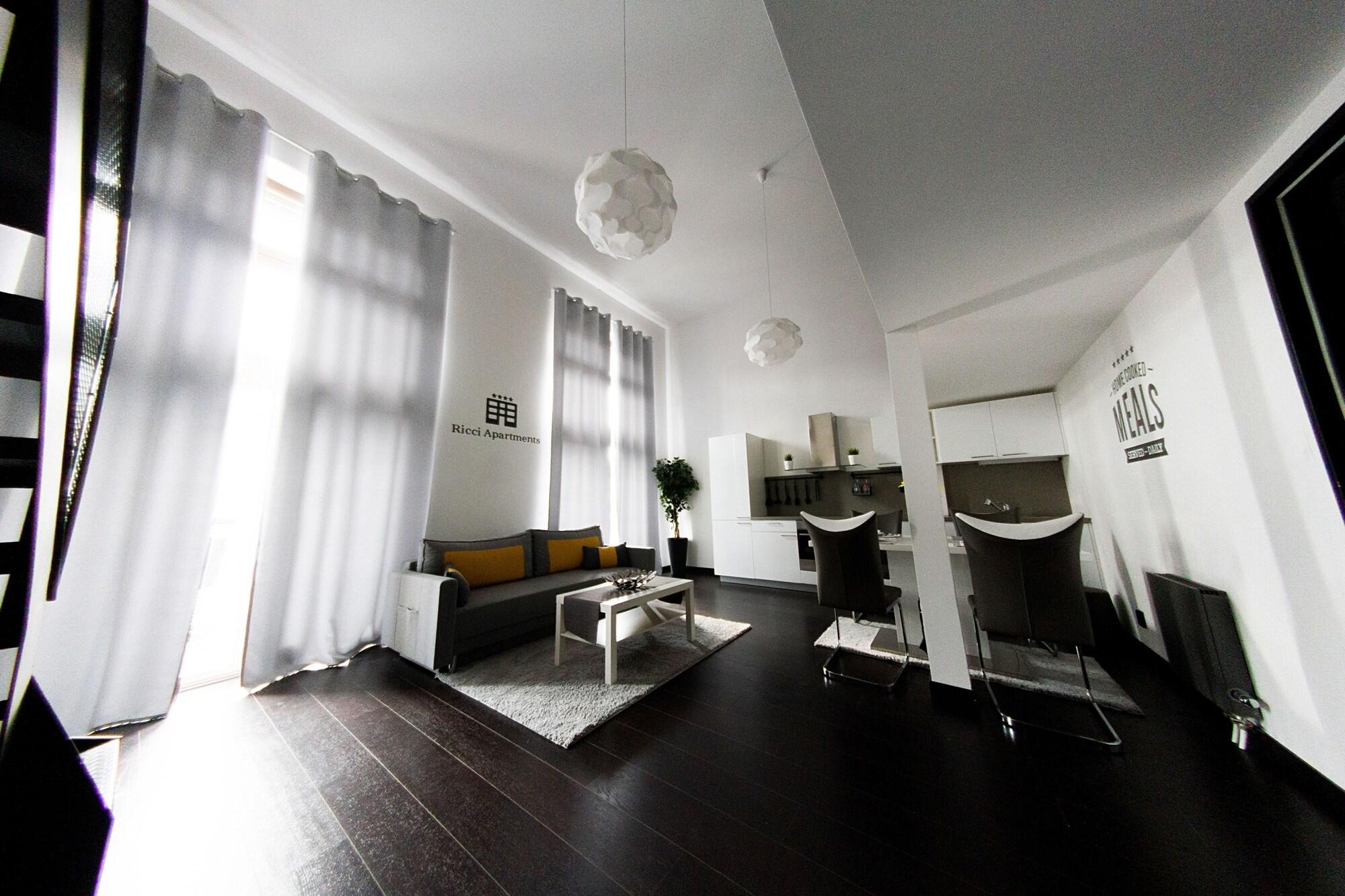 Varios Ricci Apartments