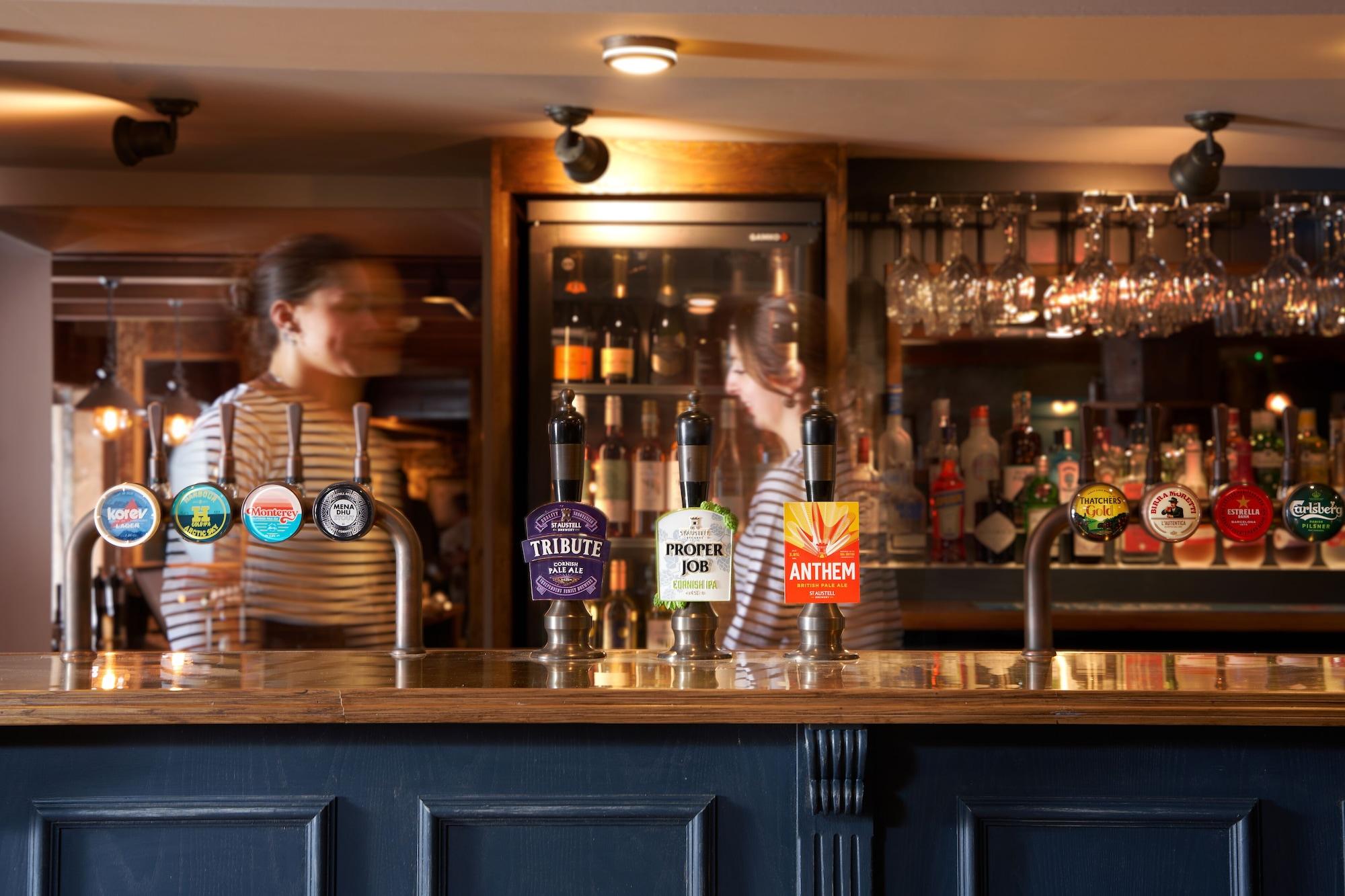 Bar/Salón Harbour Inn