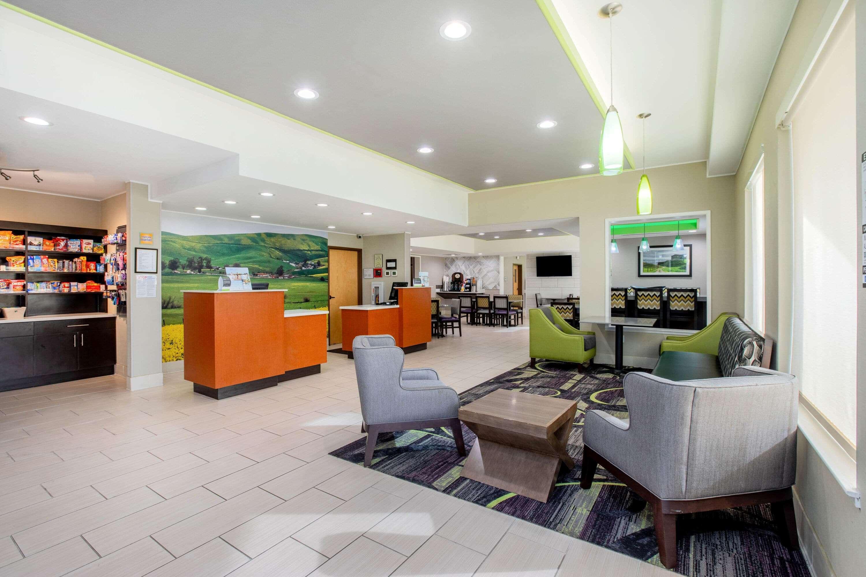 Vista Lobby La Quinta Inn by Wyndham Livermore