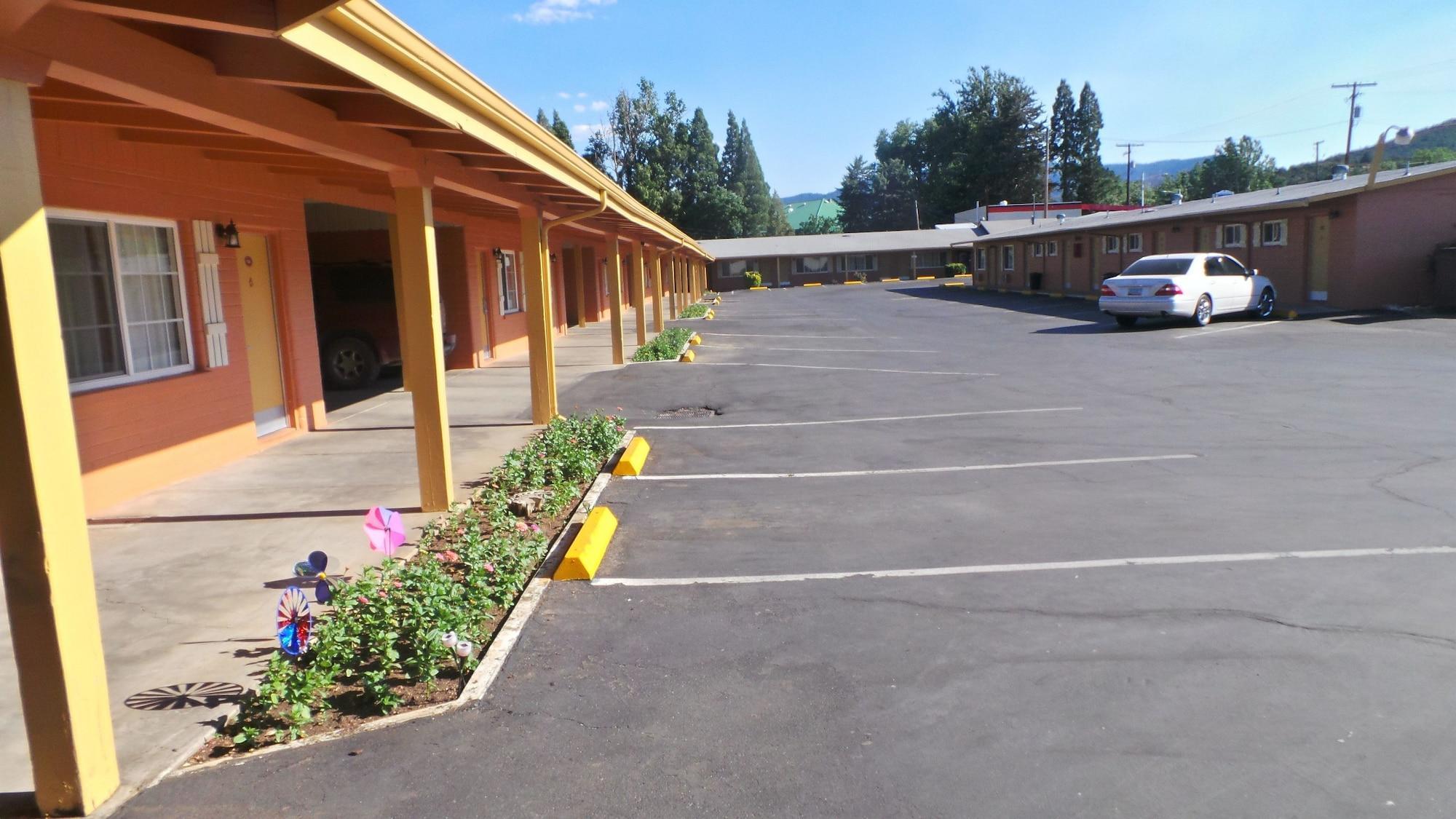 Vista Exterior Relax Inn of Yreka