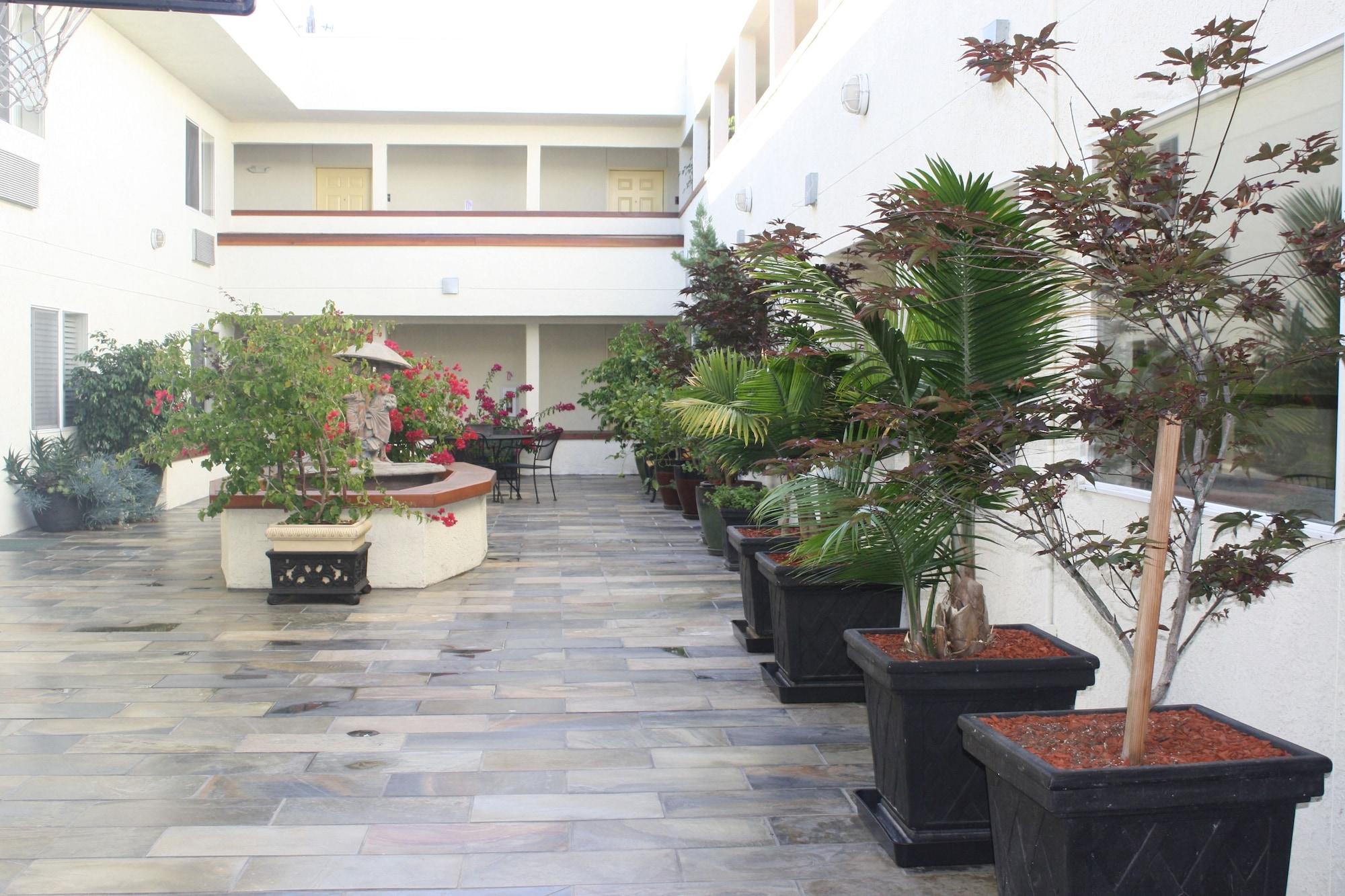 Varios Airport Inn