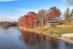 Renta temporal - Riverfront Reset! Dells Cabin w/ Kayaks & Deck