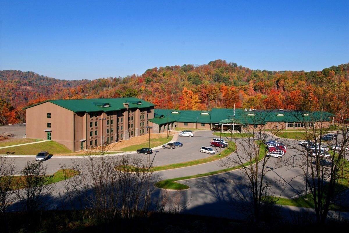 Vista Exterior Chief Logan Lodge
