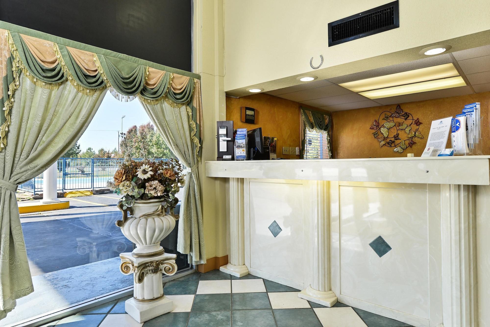 Vista Lobby Americas Best Value Inn and Suites Hope