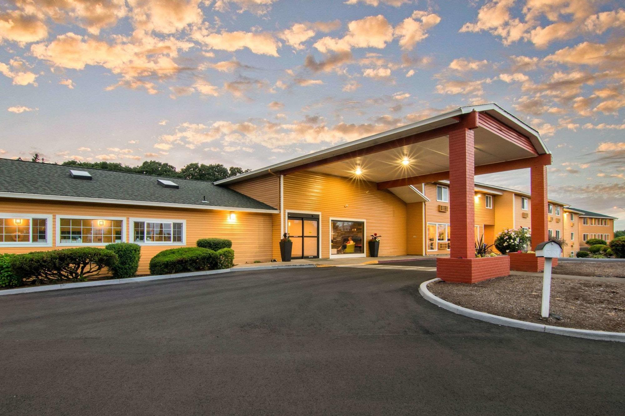 Vista Exterior Quality Inn & Suites Albany Corvallis