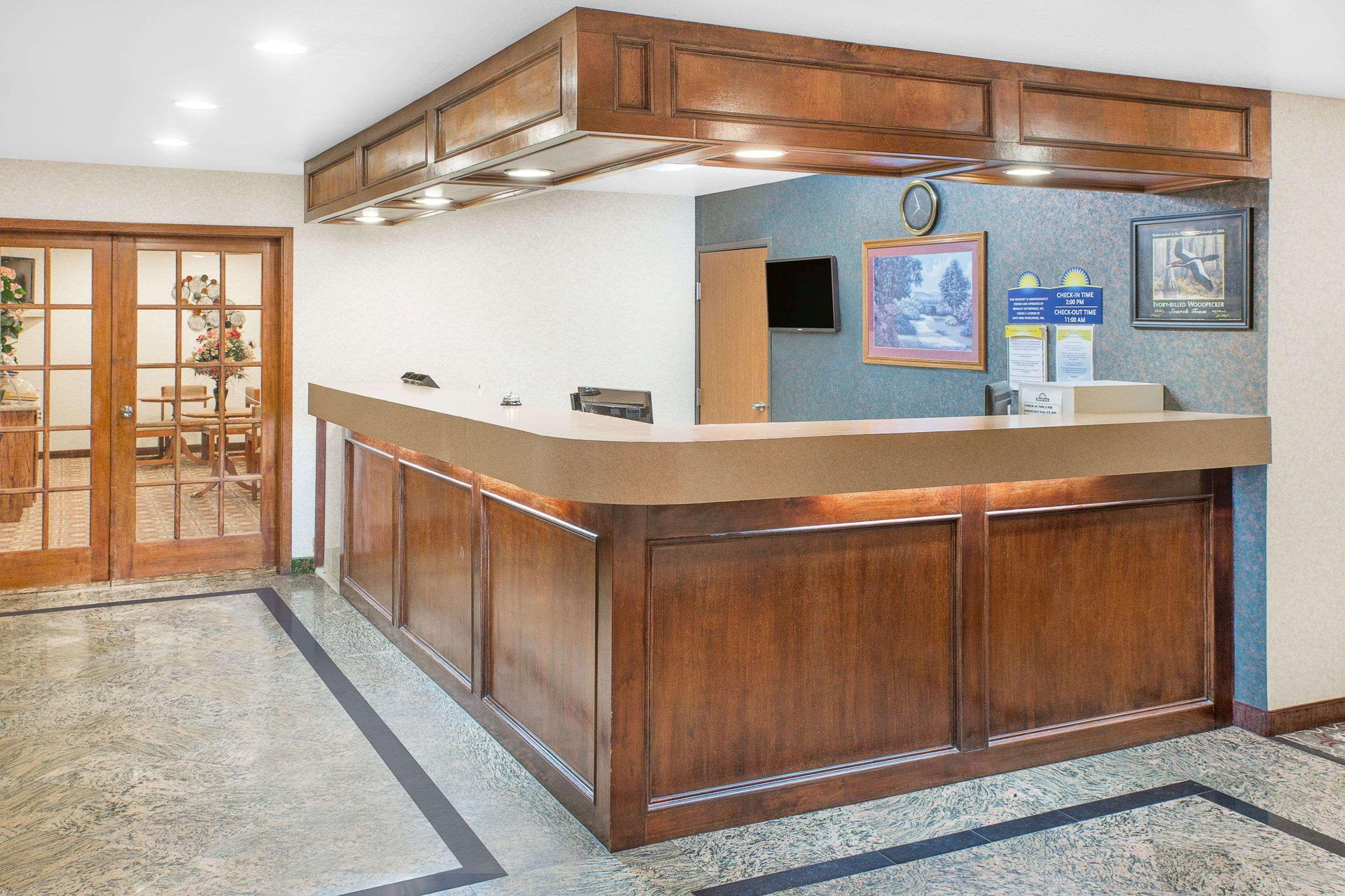 Vista Lobby Days Inn & Suites by Wyndham Brinkley