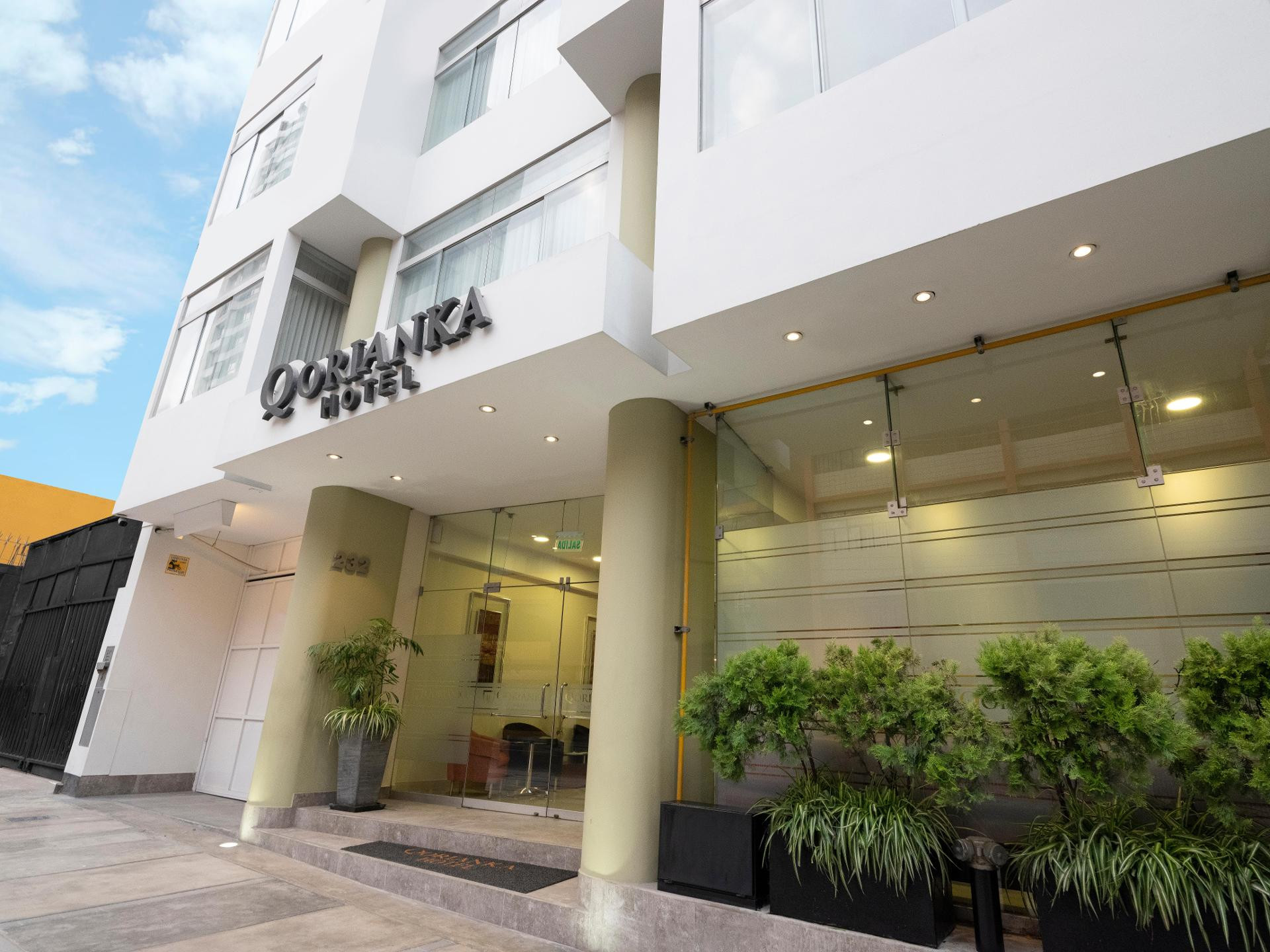 Vista Exterior Qorianka Hotel