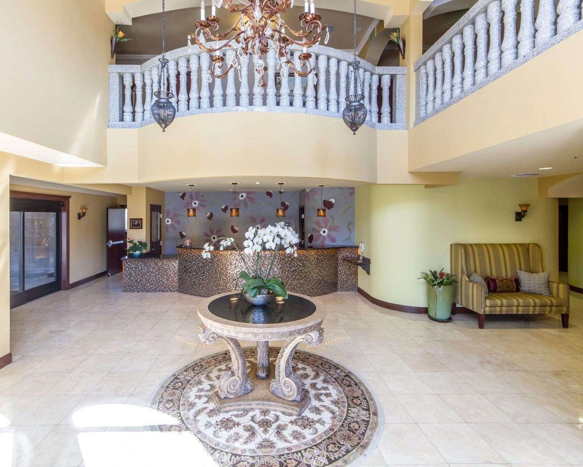 Vista Lobby Villa Montes Hotel