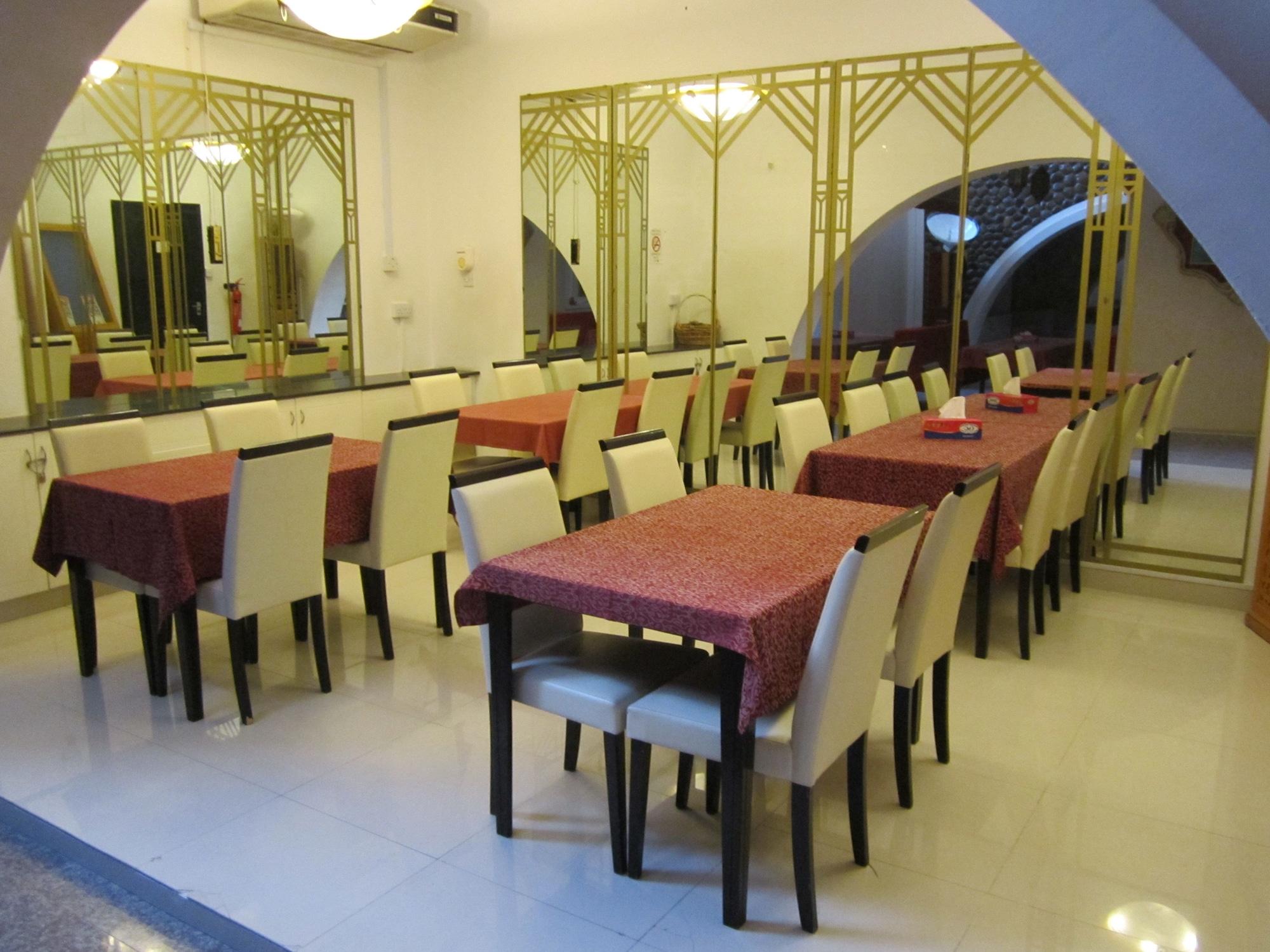 Restaurant Qurum Beach Hotel