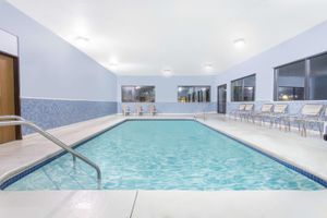 Alojamiento - Days Inn & Suites by Wyndham Waterloo