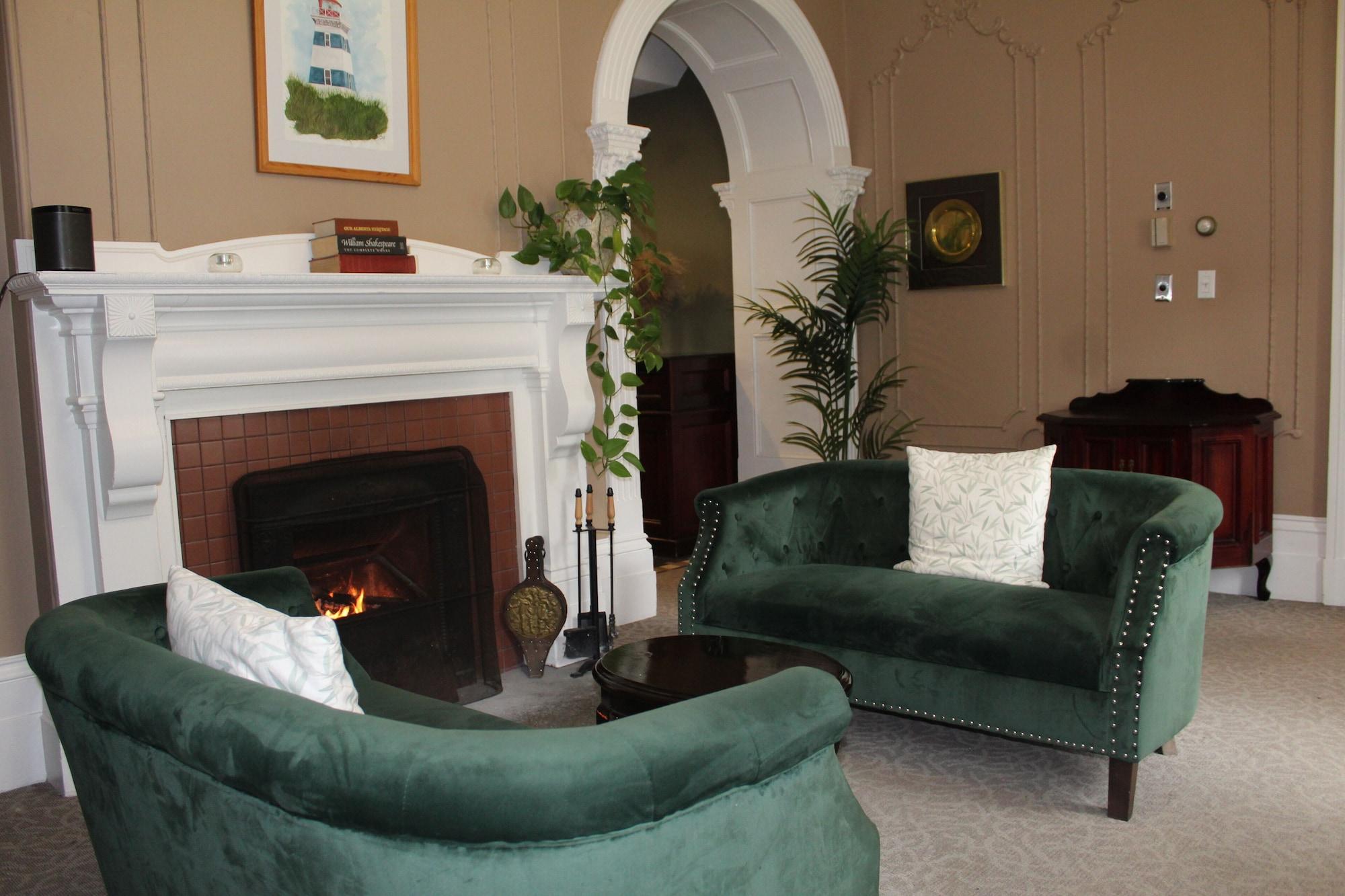 Vista Lobby Westover Inn