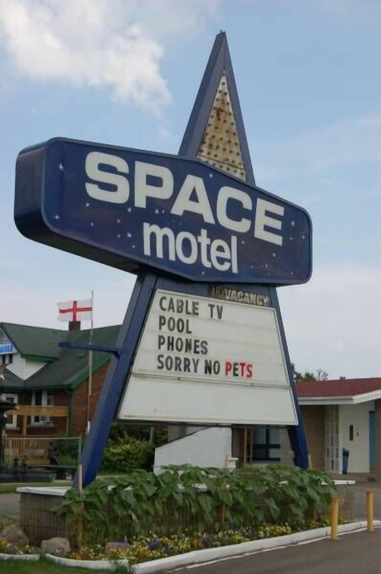 Varios Space Motel