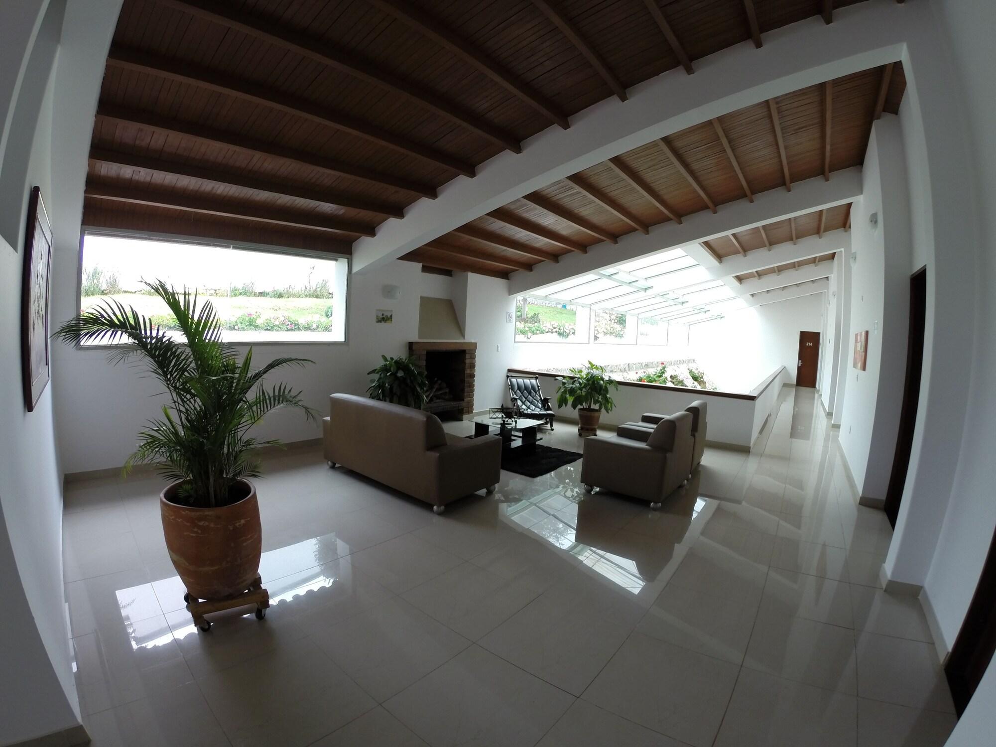 Vista Lobby Cariongo Plaza Hotel