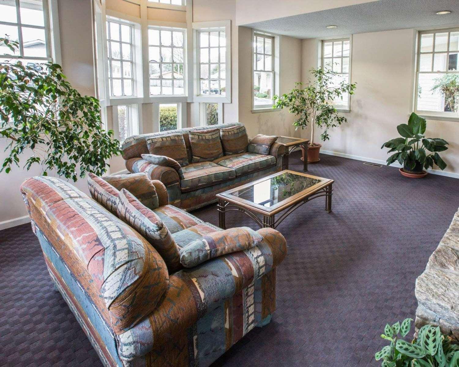 Vista Lobby Life House, Lower Highlands