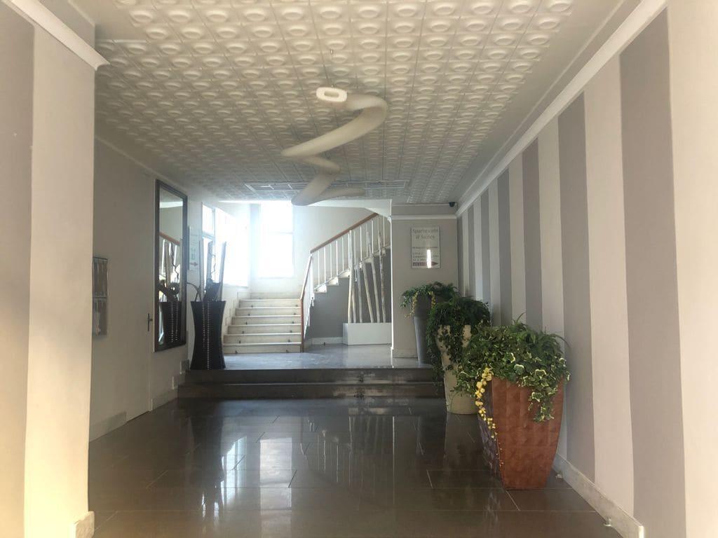 Vista Lobby Hermoso Housing