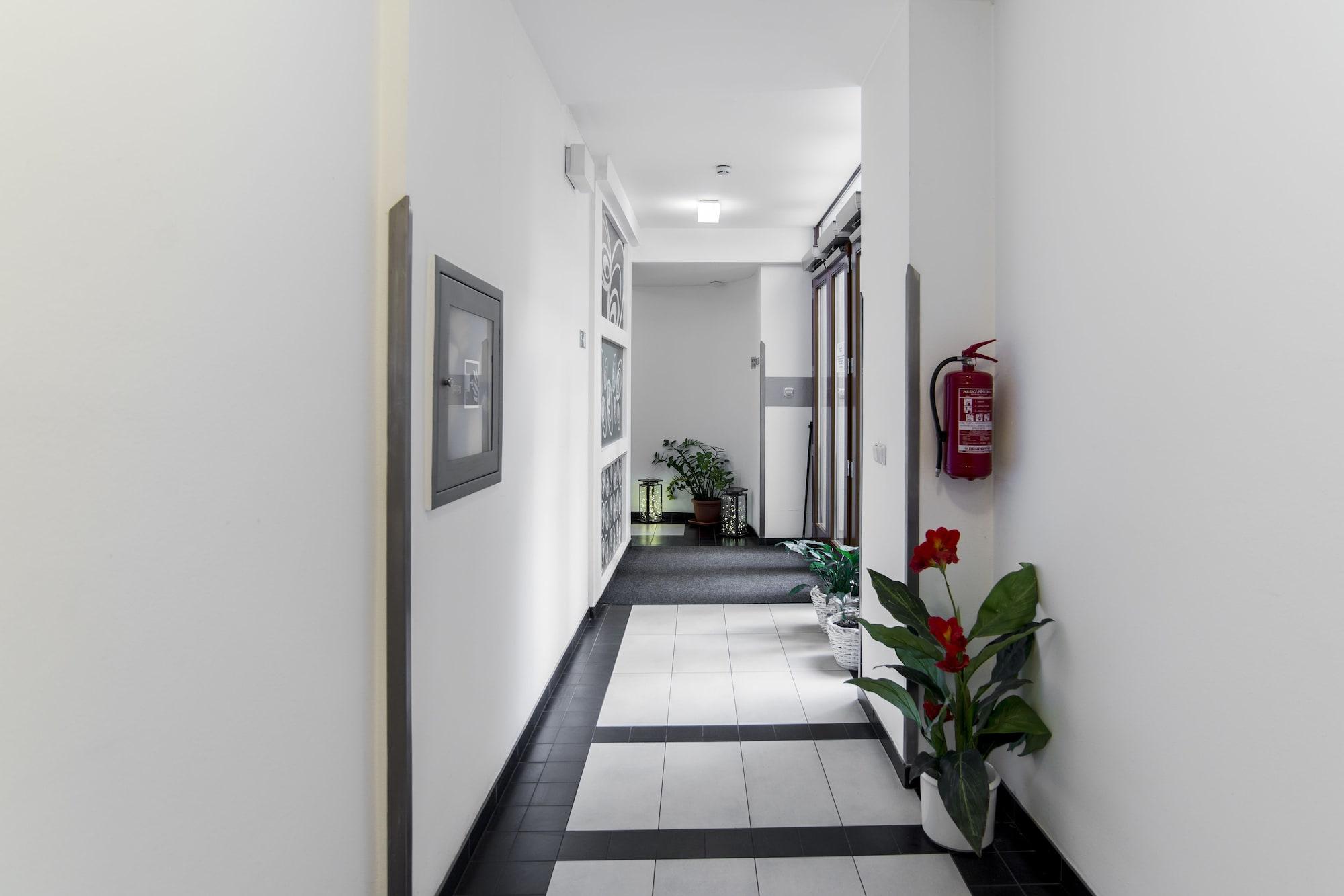 Varios Hotel Pav