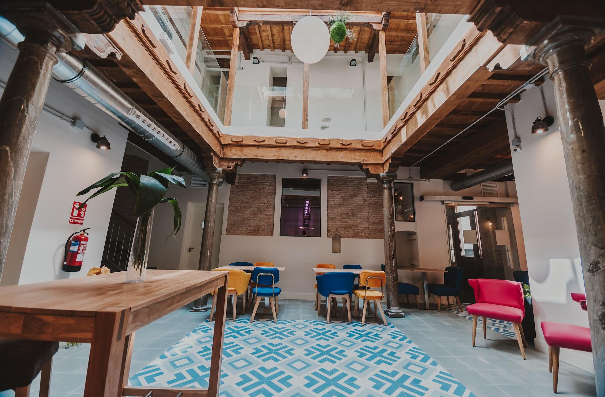 Varios 4U Hostel
