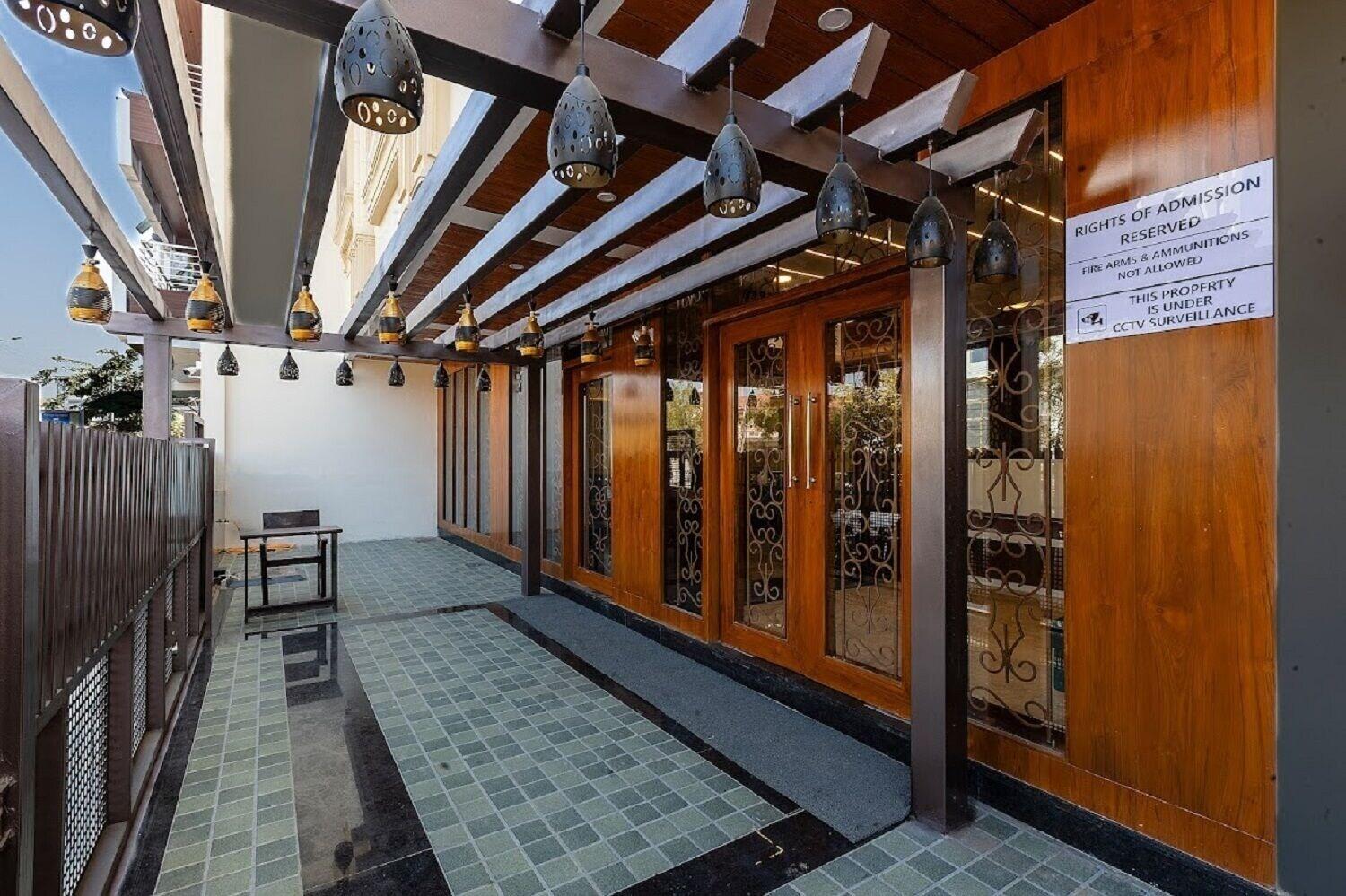 Vista Exterior Mertiya Residency